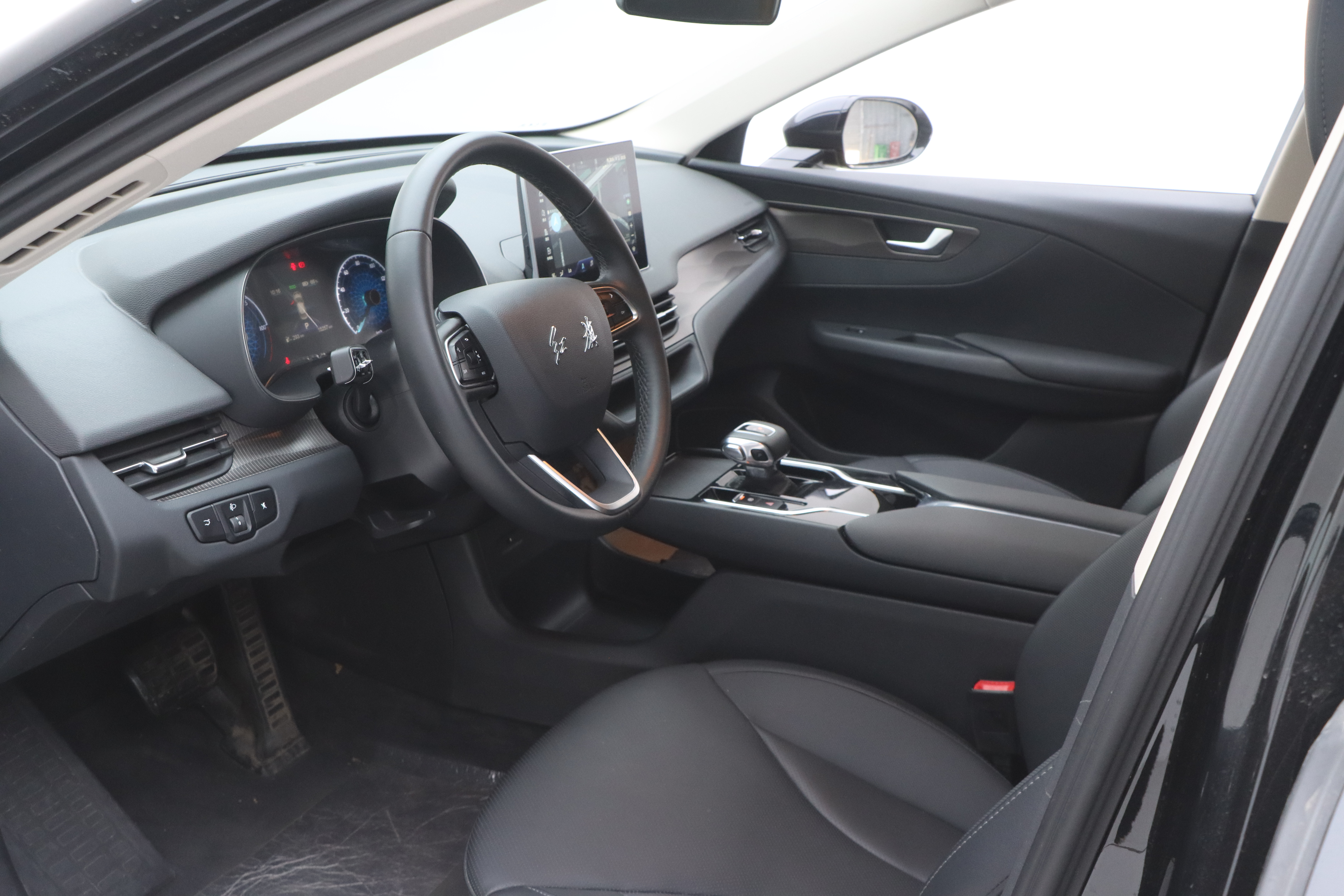 HongQi E-QM5 2022 car image #8