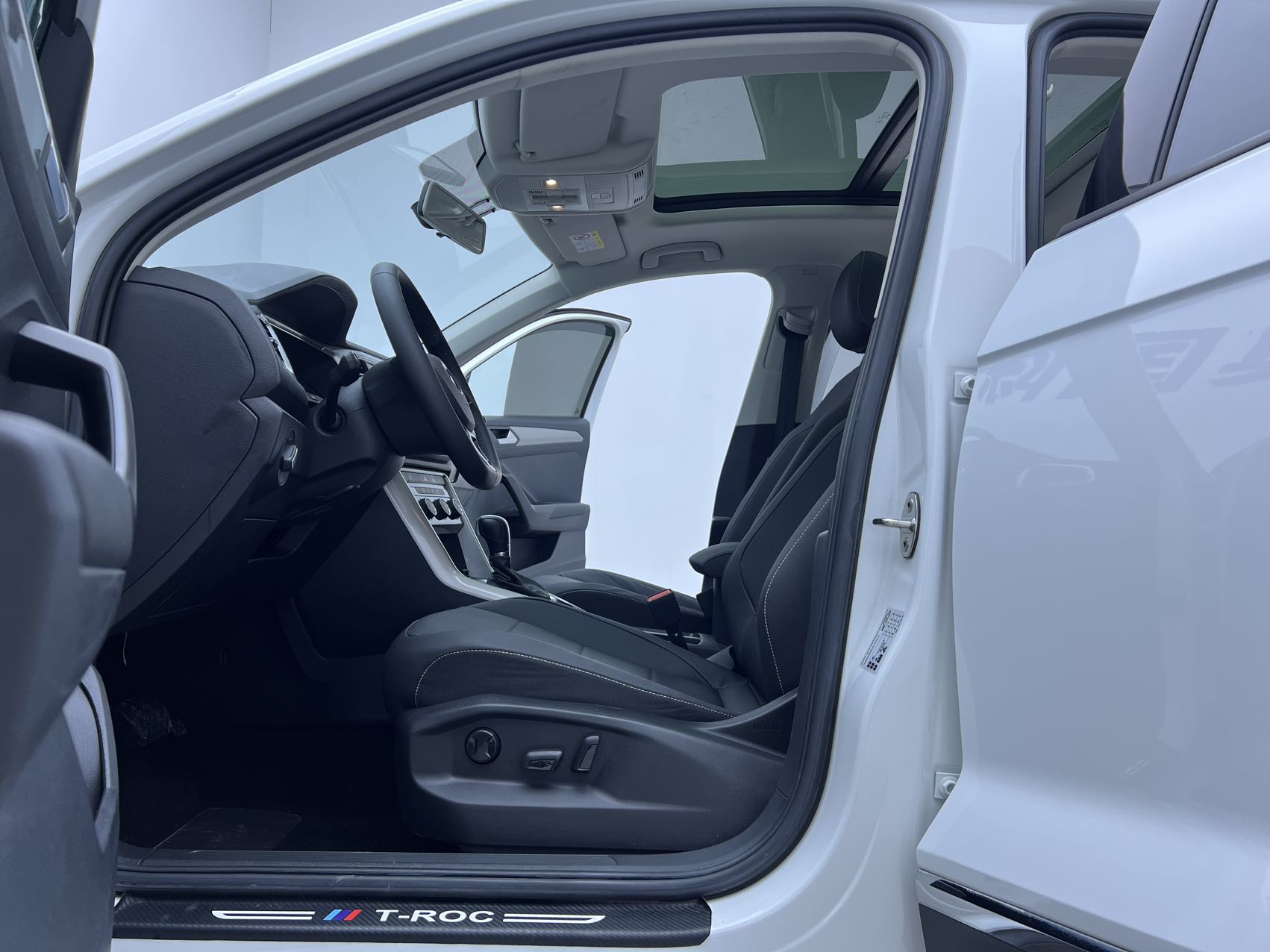 T-Roc 2023 car image #8