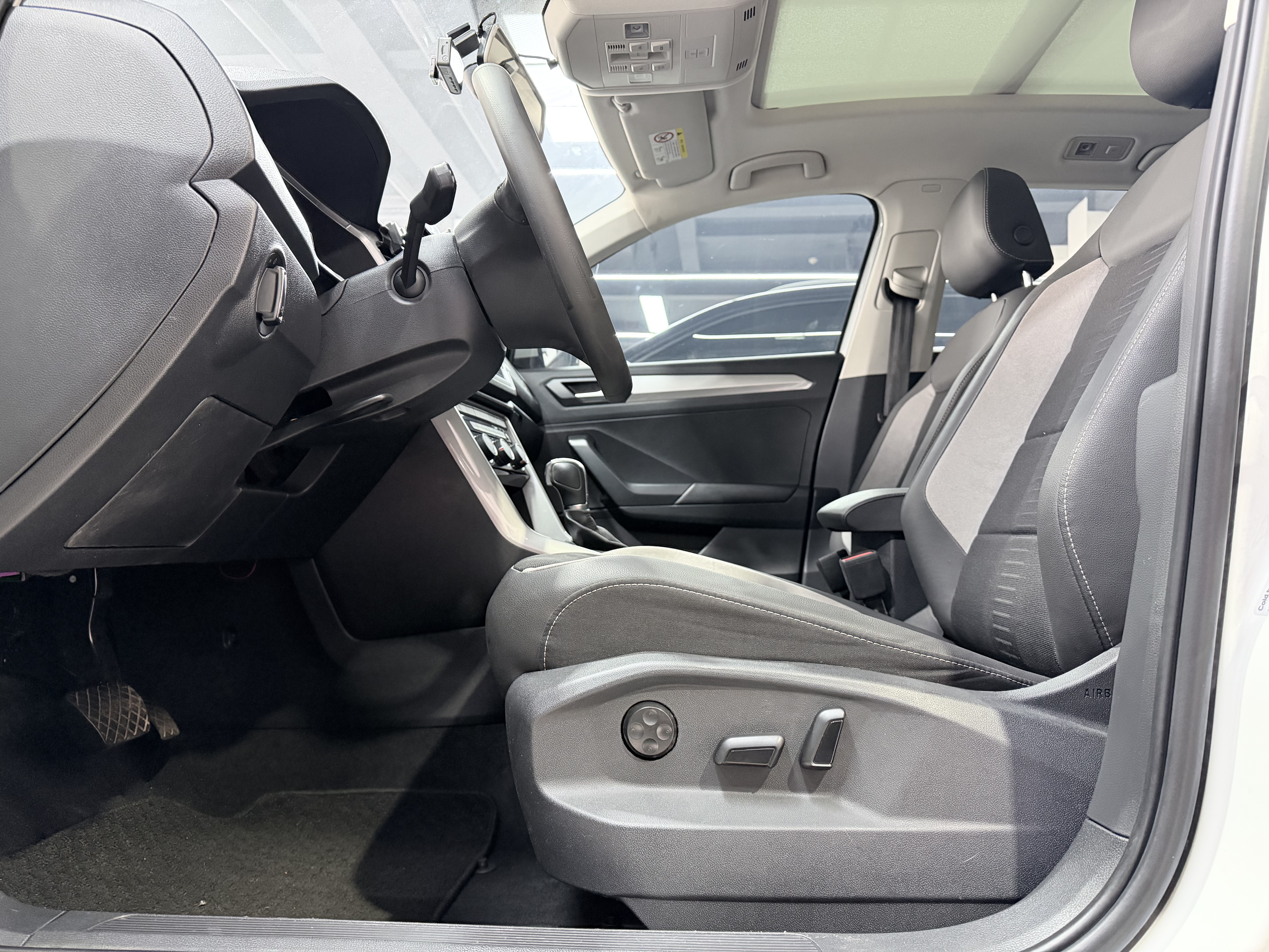 Volkswagen T-Roc 2022 immagine di auto #8