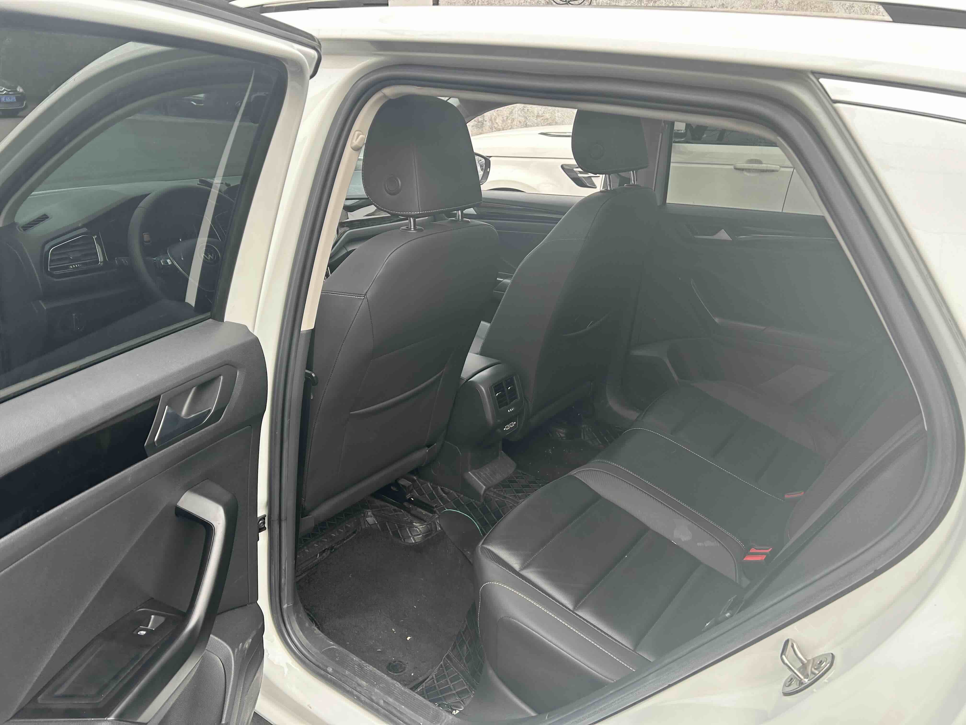 T-Roc 2022 car image #8