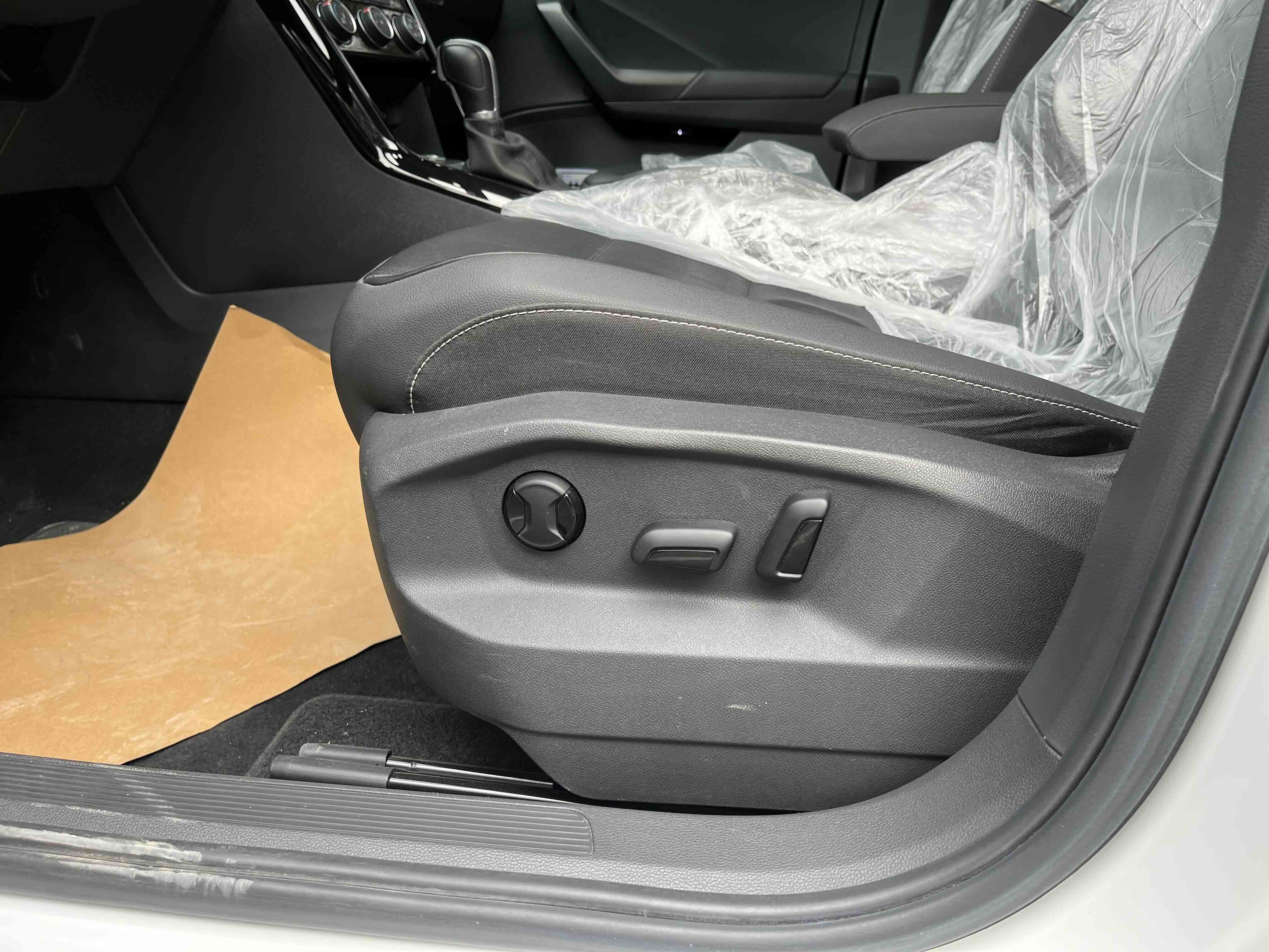 T-Roc 2023 car image #8