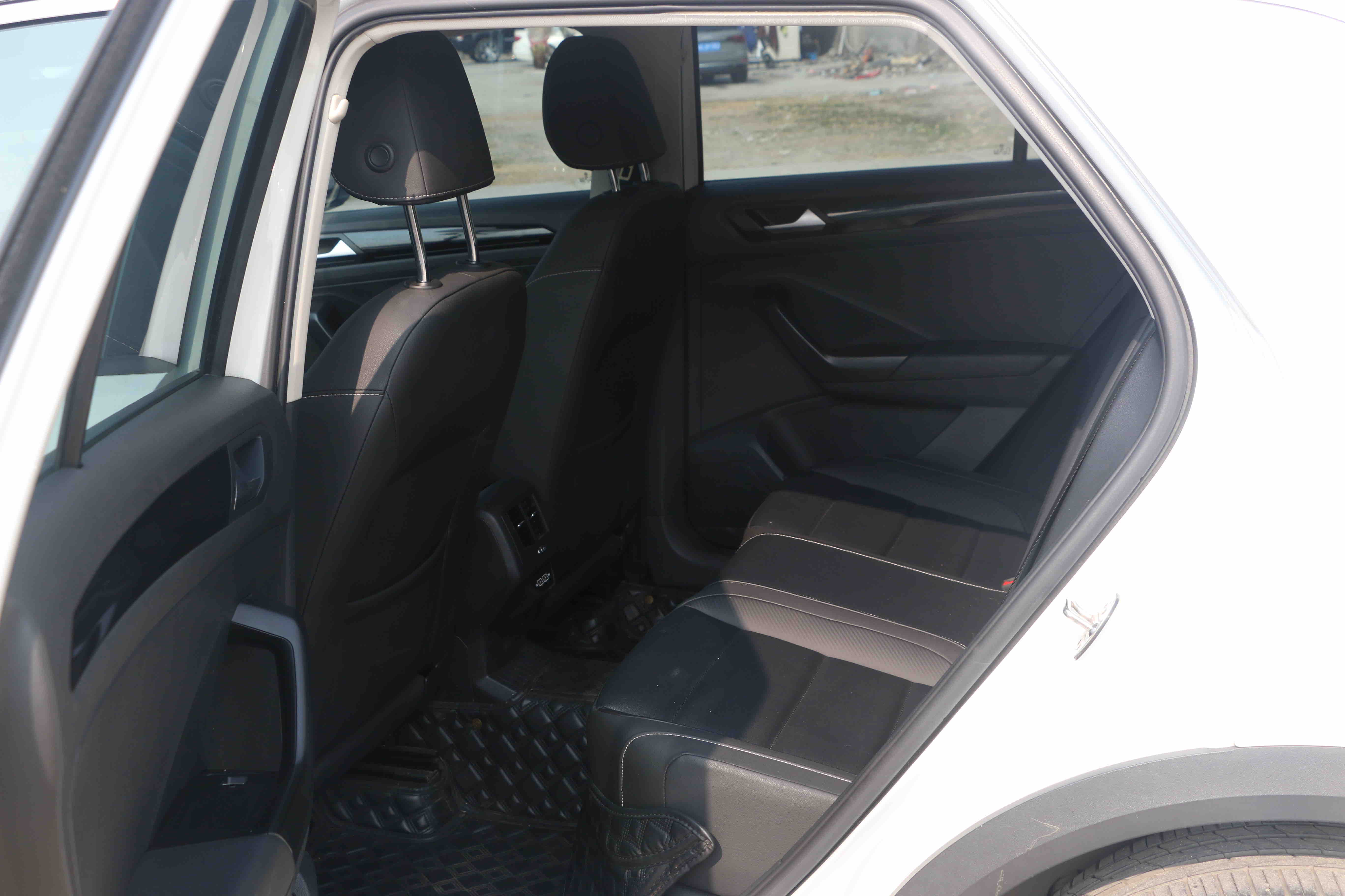T-Roc 2022 car image #8