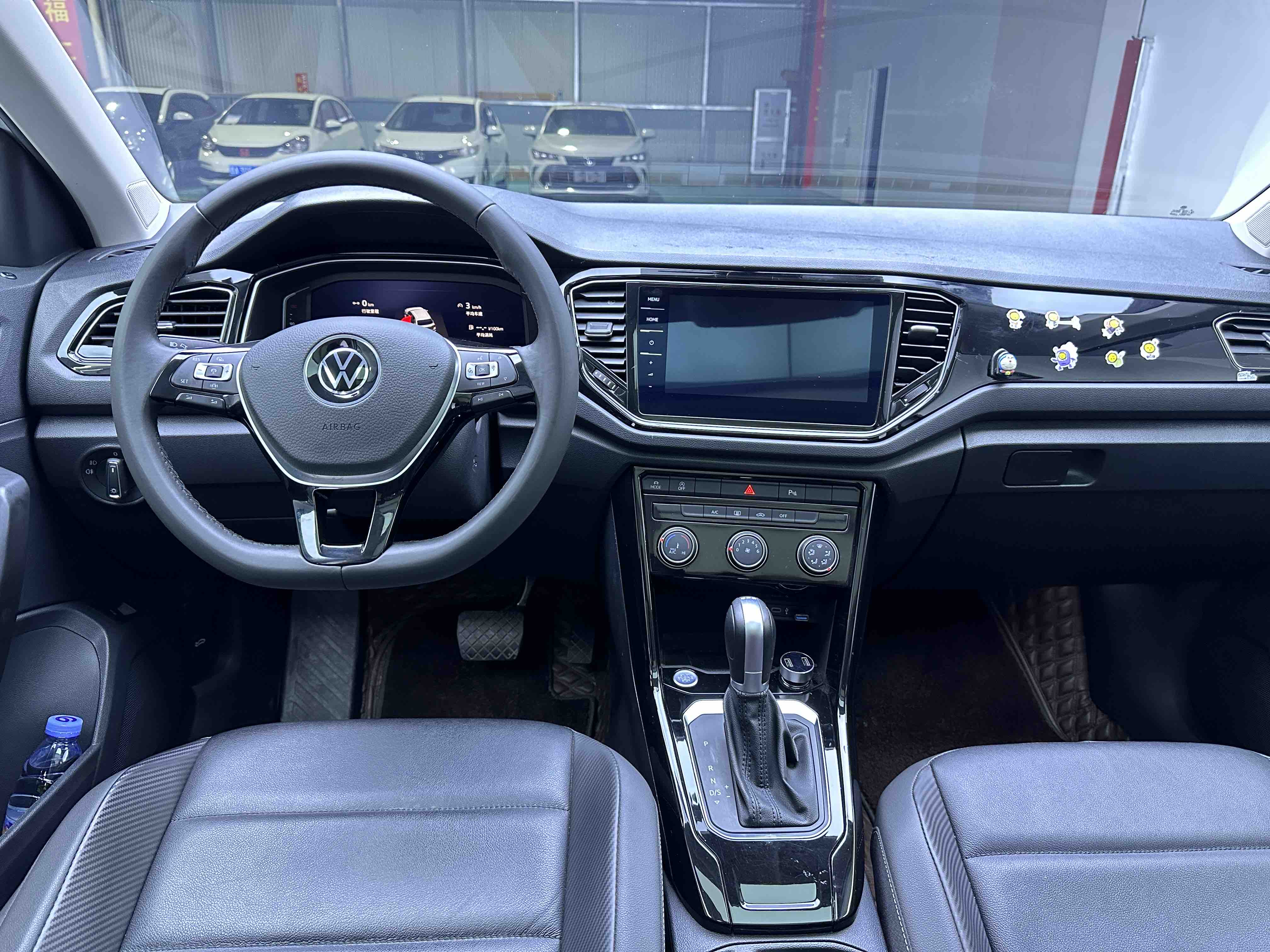 Volkswagen T-Roc 2023 #8 Volkswagen T-Roc 2023 car image #8