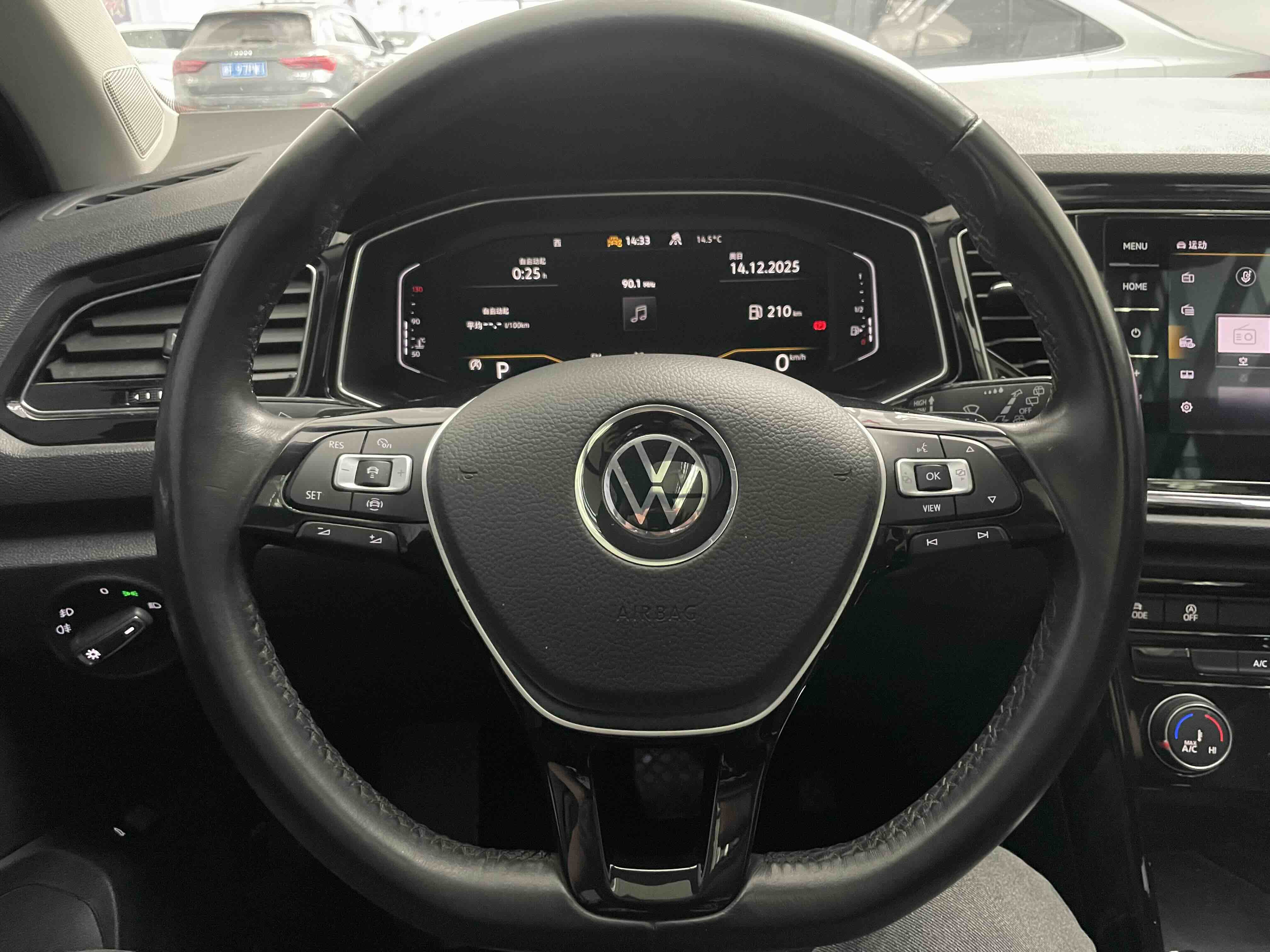 Volkswagen T-Roc 2023 #8 Volkswagen T-Roc 2023 car image #8