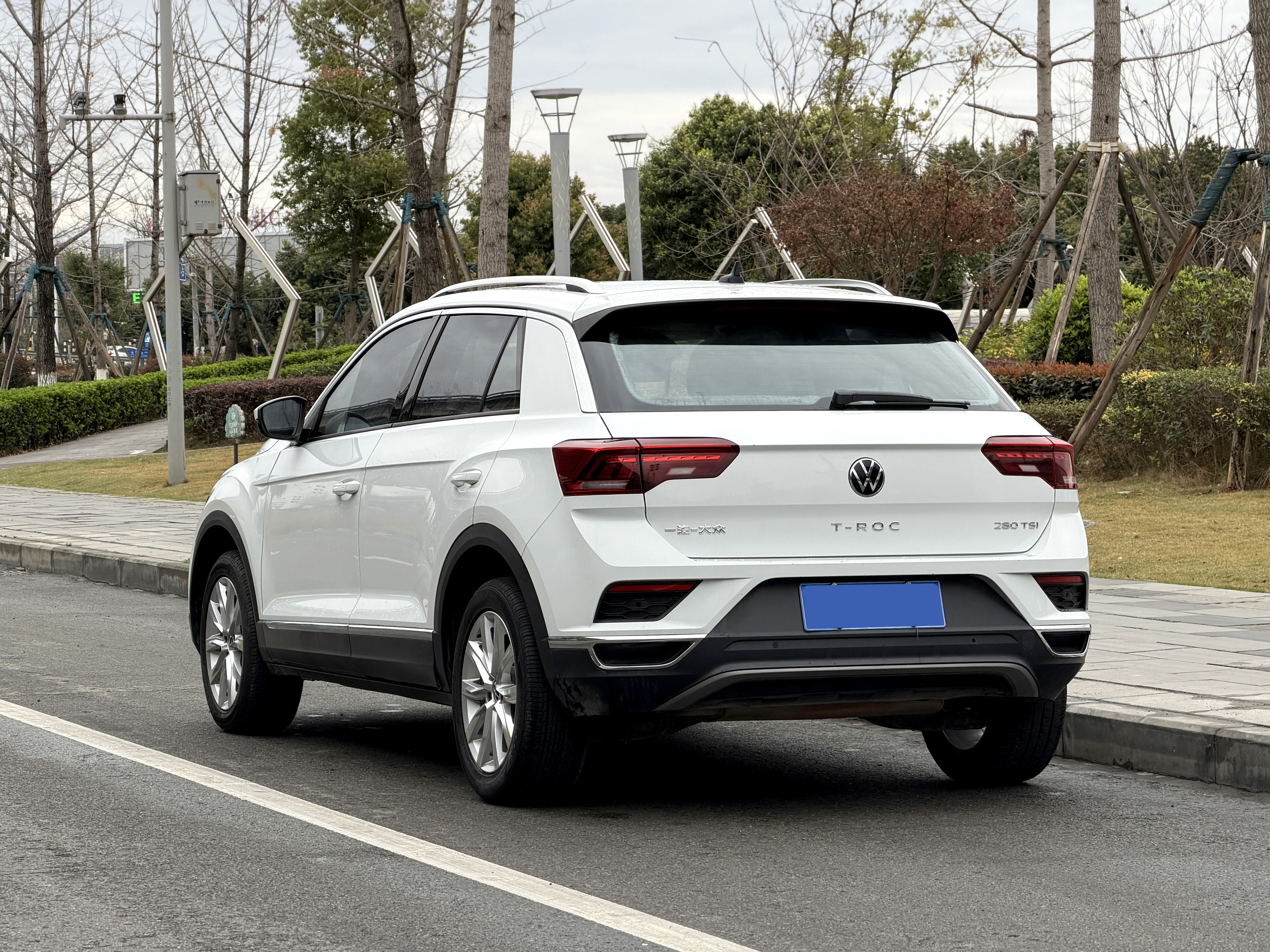 Volkswagen T-Roc 2023 car image #8
