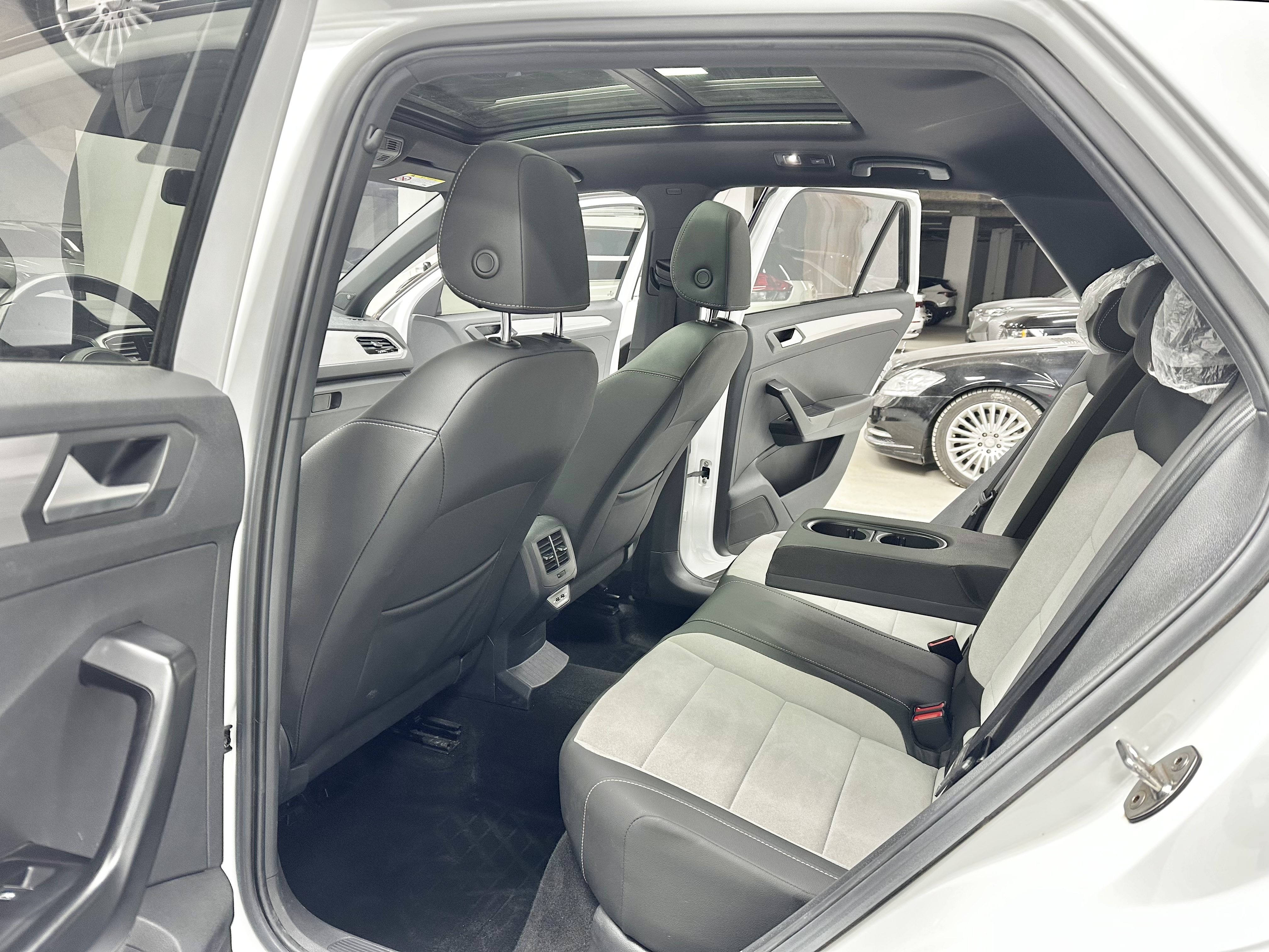 Volkswagen T-Roc 2022 car image #8