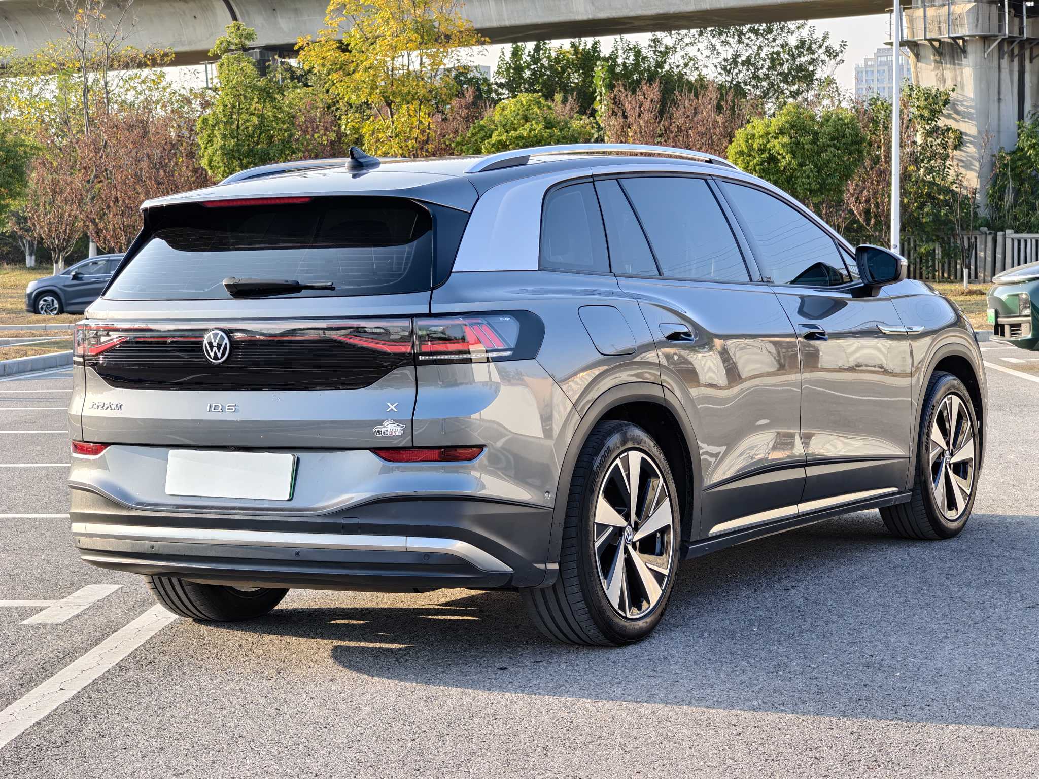 Volkswagen ID.6 X 2022 car image #8