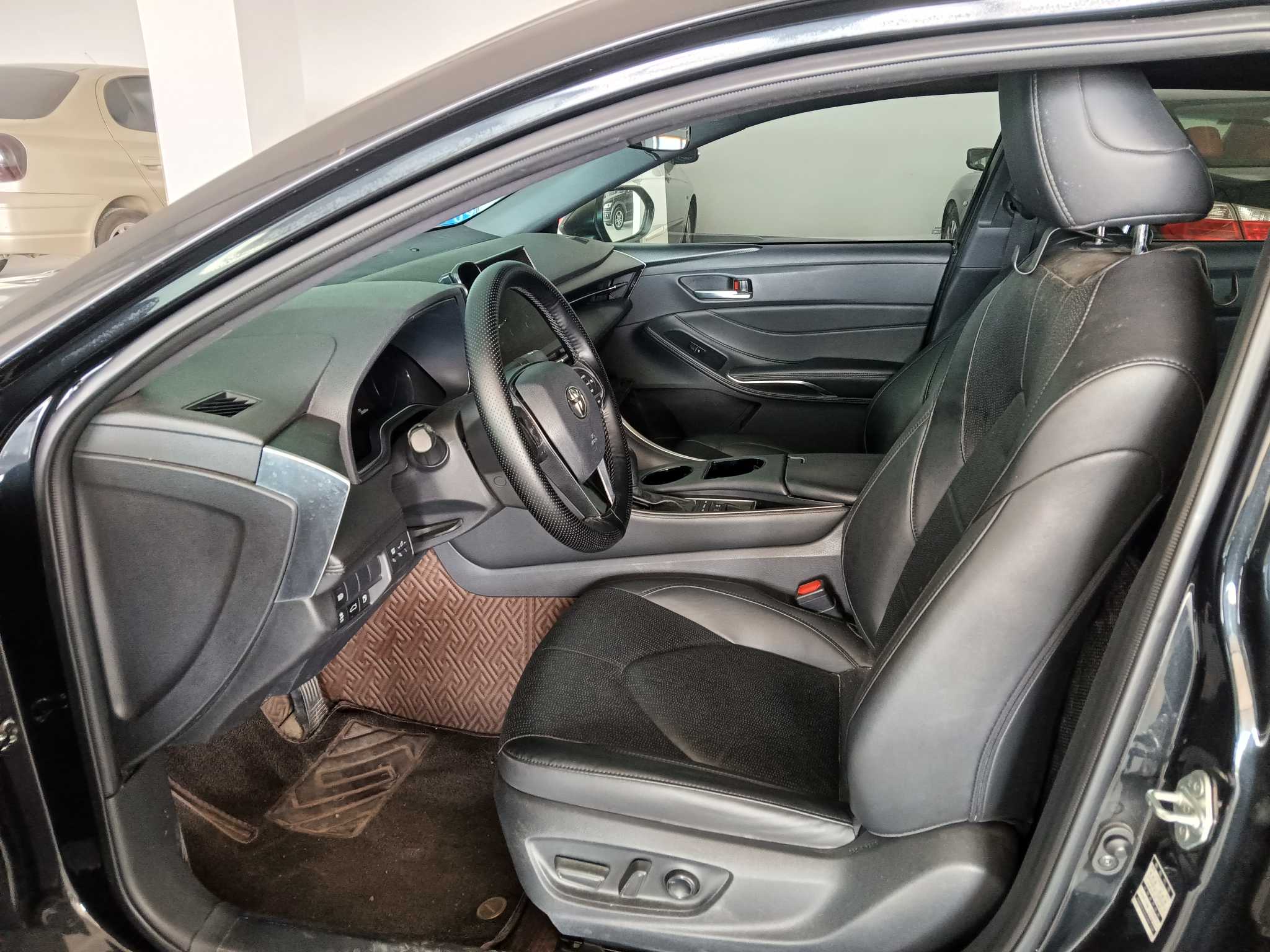 Toyota Avalon 2023 car image #8