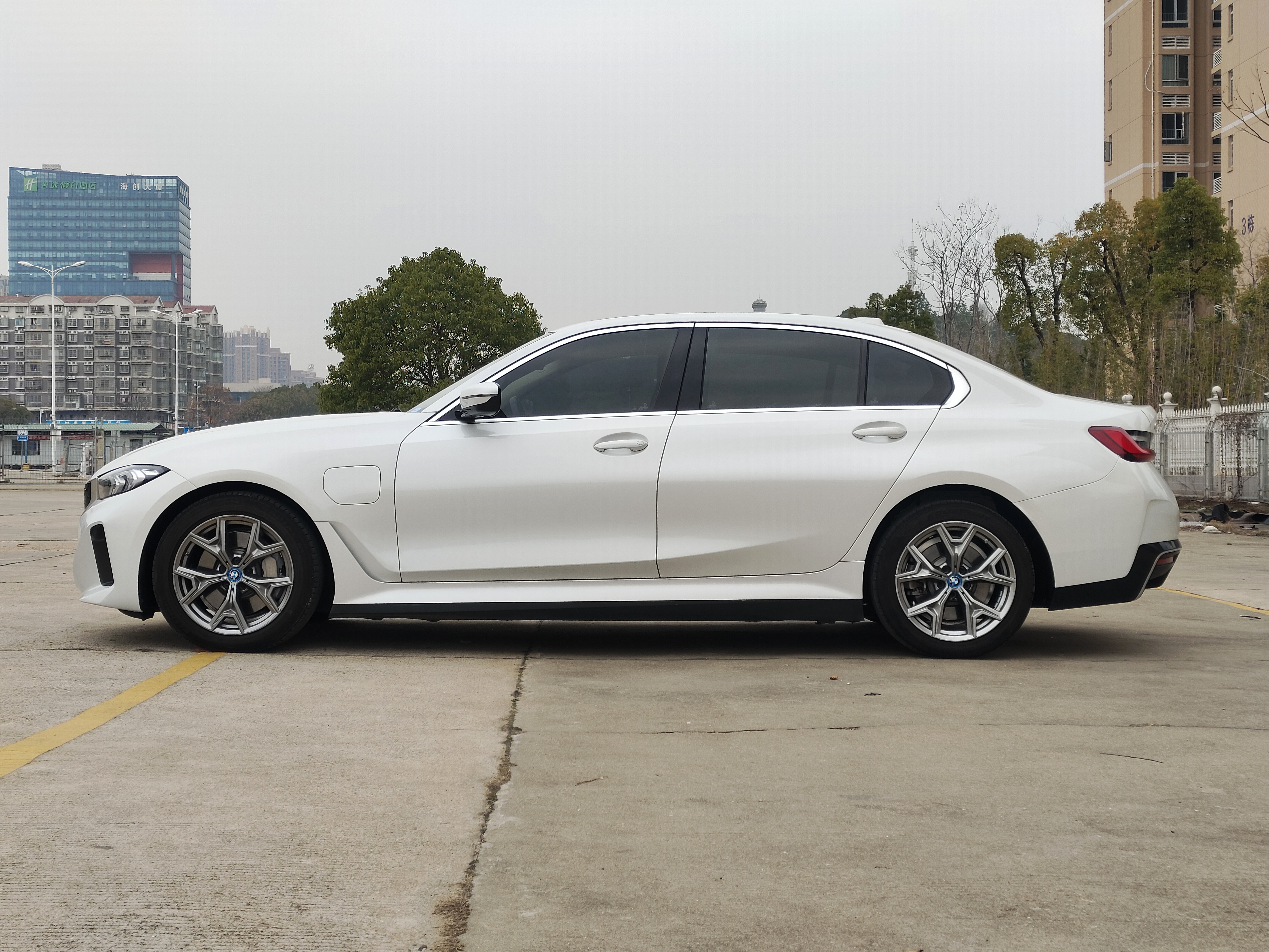 BMW i3 2023 car image #8