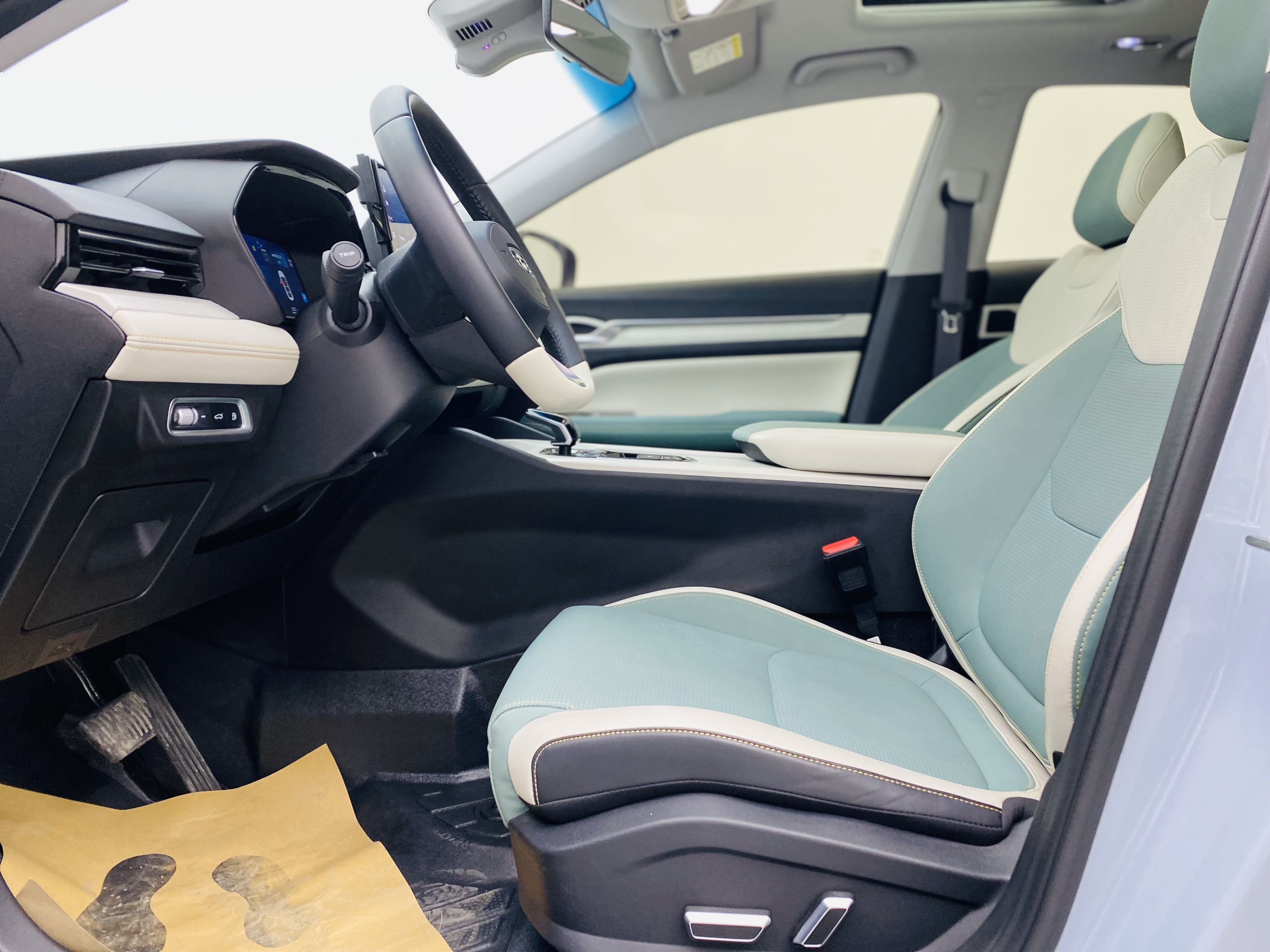 GEELY 2023 #8 GEELY 2023 car image #8