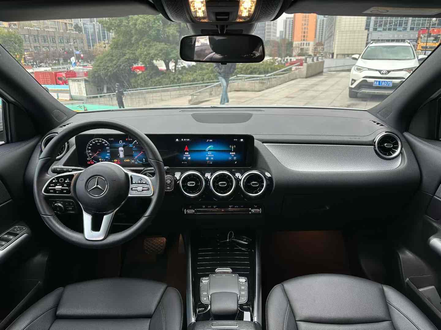 Mercedes-Benz GLA Class 2022 car image #8