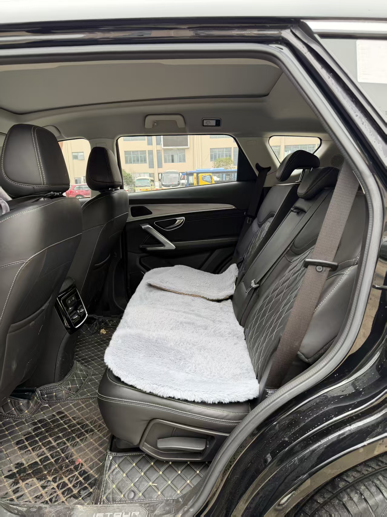 X70 PLUS 2022 #8 X70 PLUS 2022 car image #8