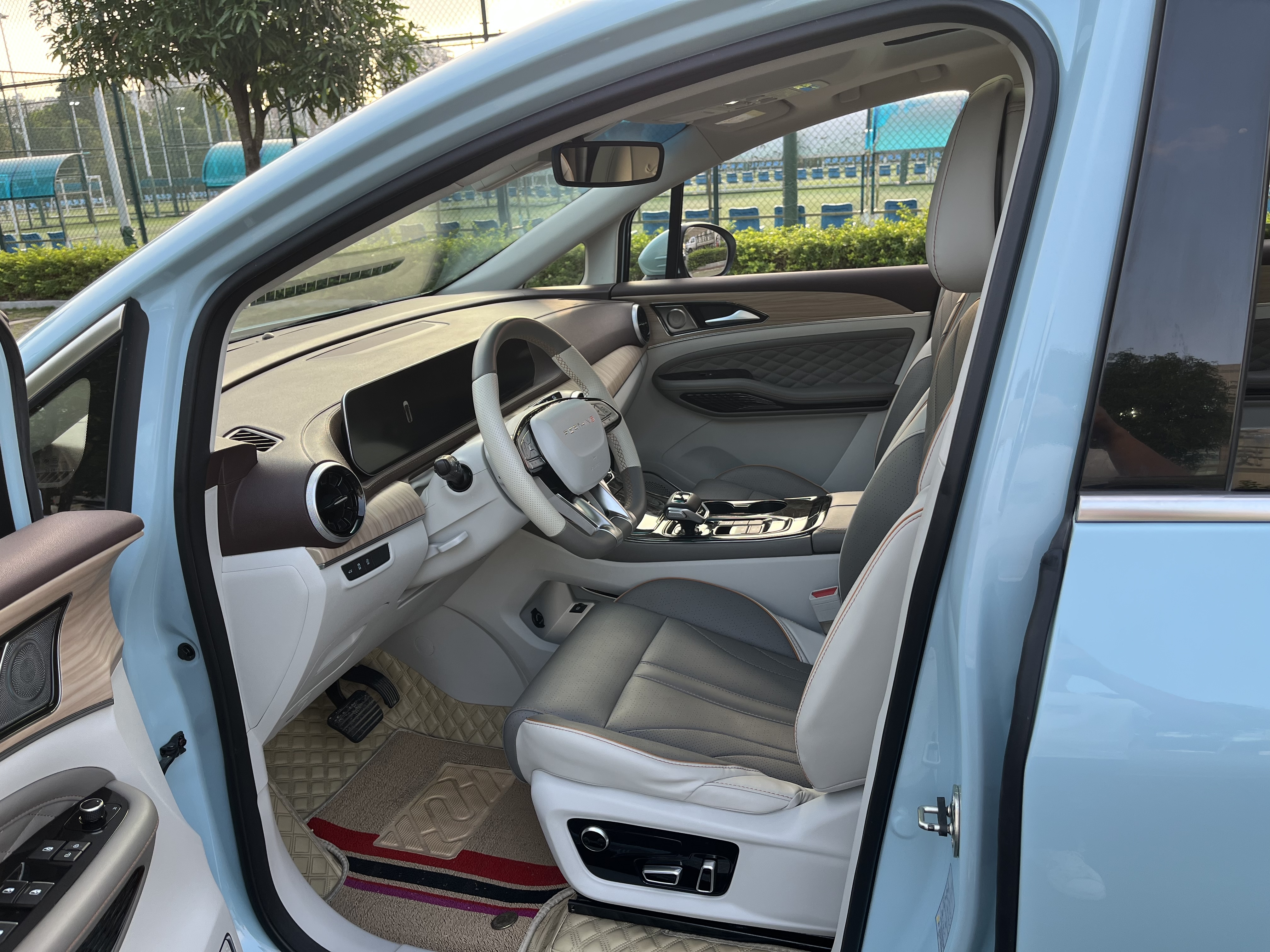 Forthing Yacht 2022 car image #8