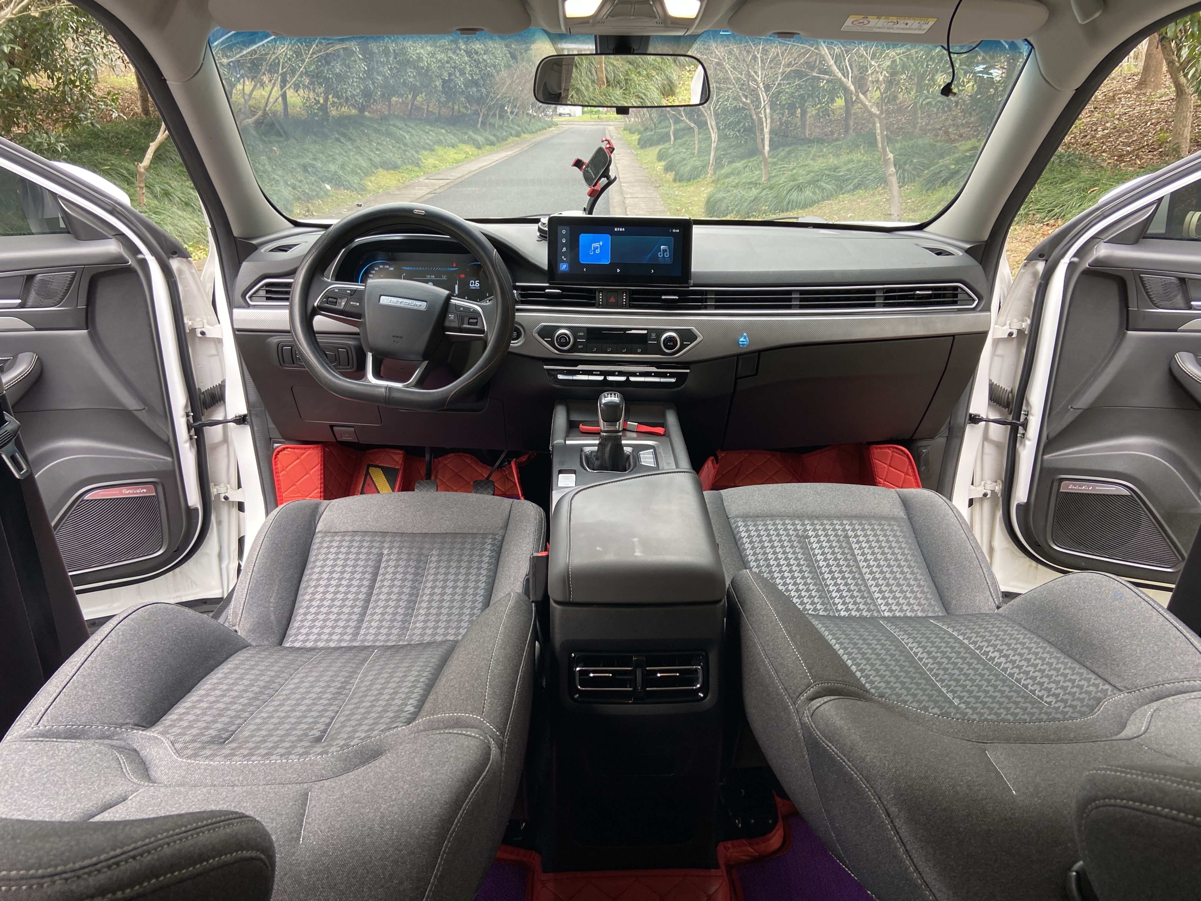 X70S 2022 car image #8