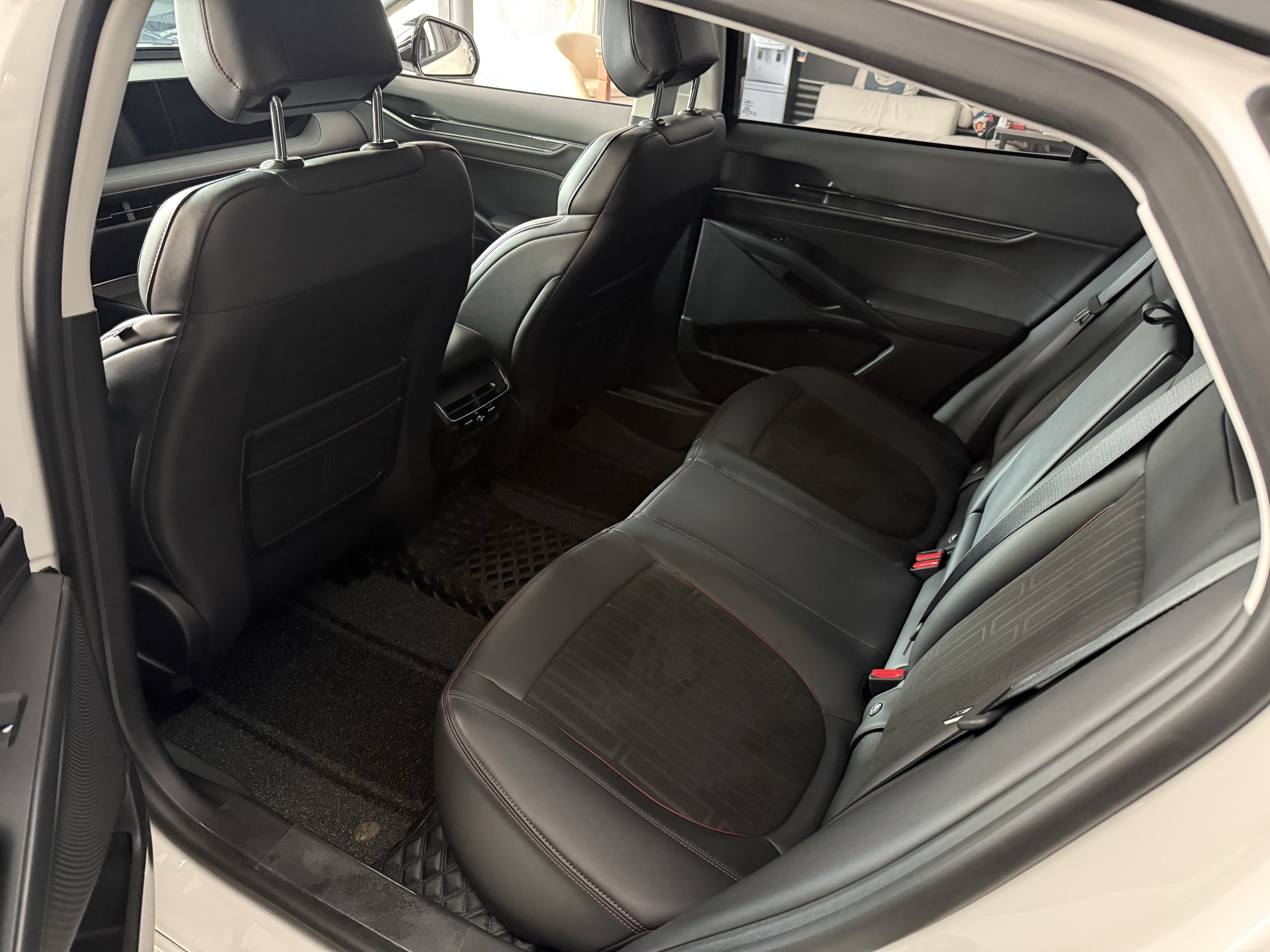 Ford Mondeo 2023 car image #8