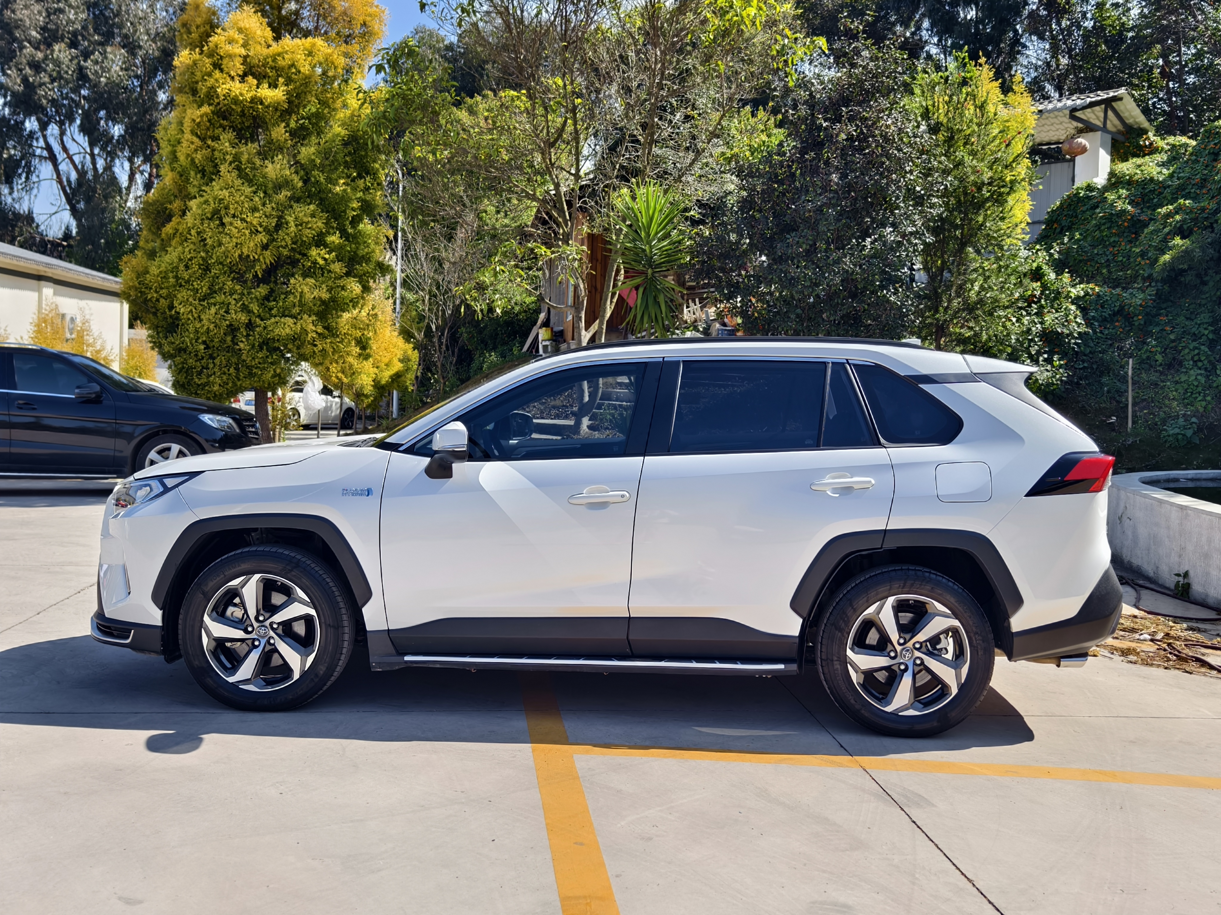 Toyota RAV4 Hybird E+ 2022 immagine di auto #8