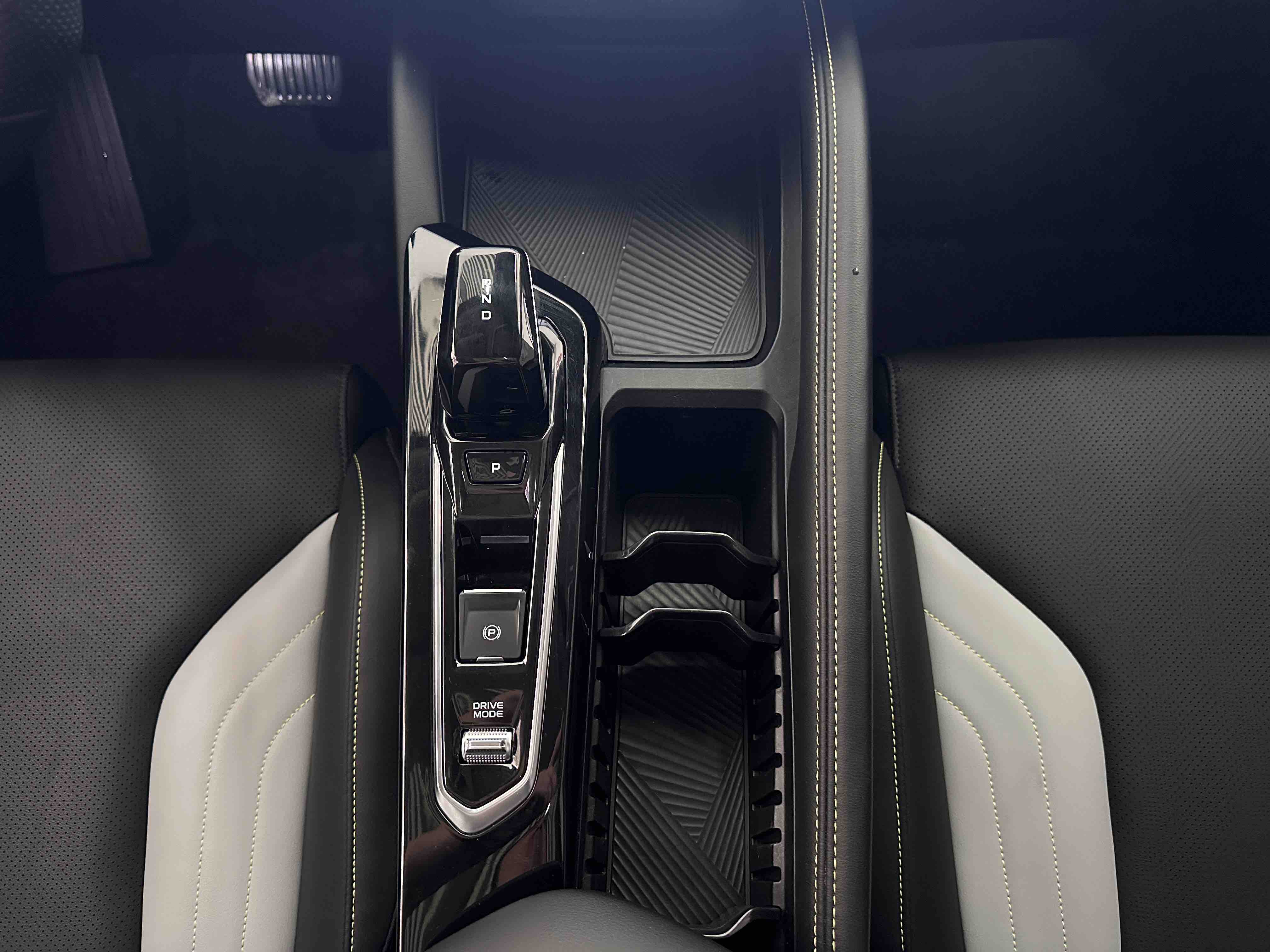 GEELY Coolray 2023 #8 GEELY Coolray 2023 car image #8