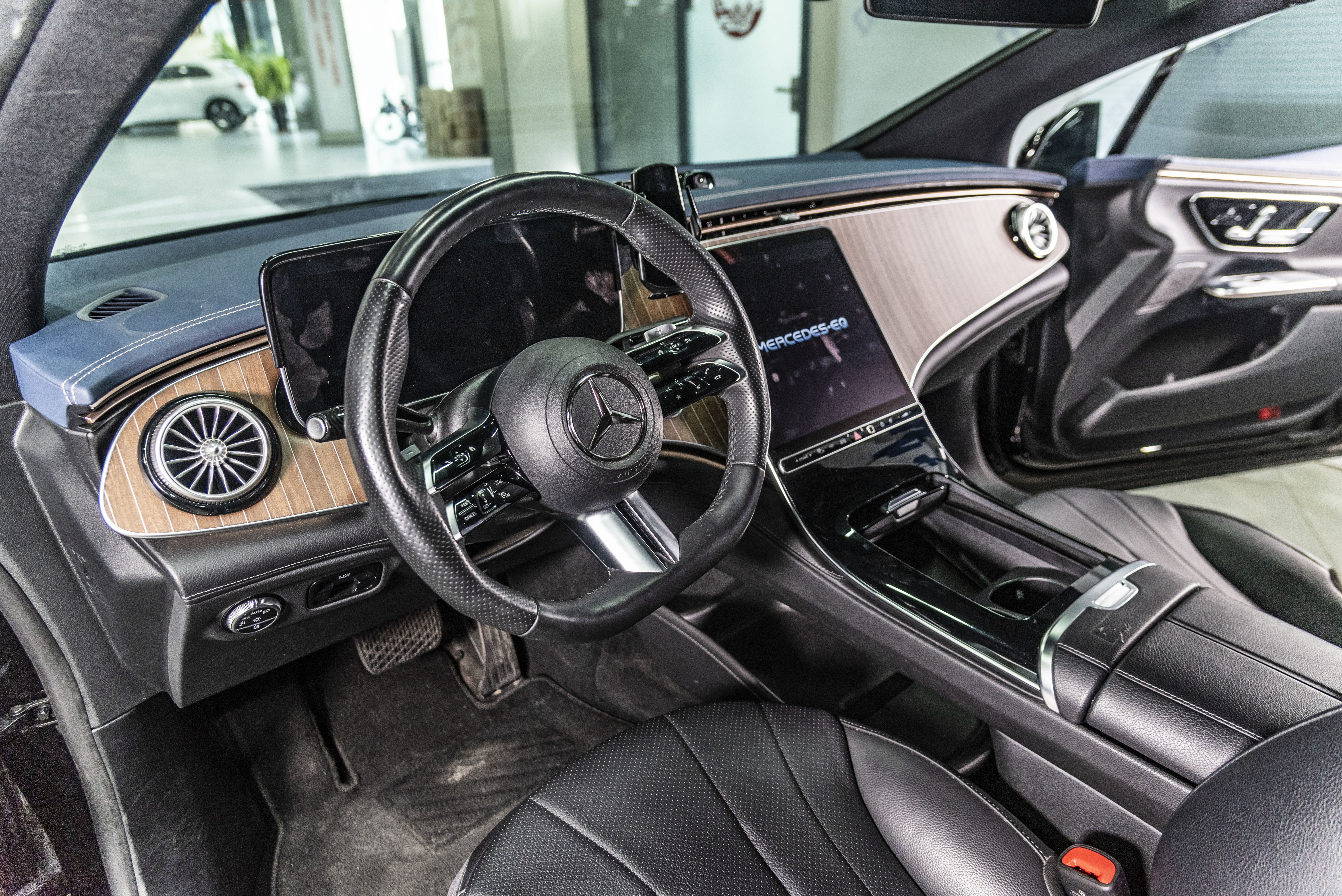 Mercedes-Benz EQE Class 2025 #8 Mercedes-Benz EQE Class 2025 car image #8