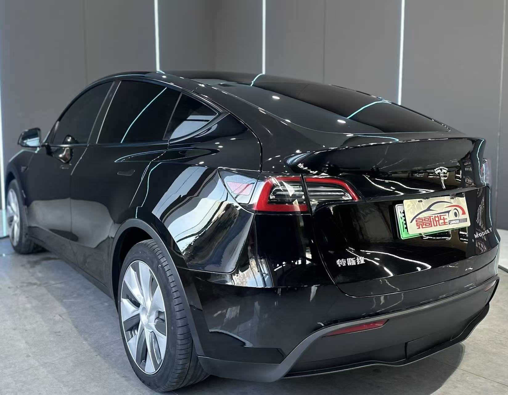 Tesla Model Y 2023 car image #8
