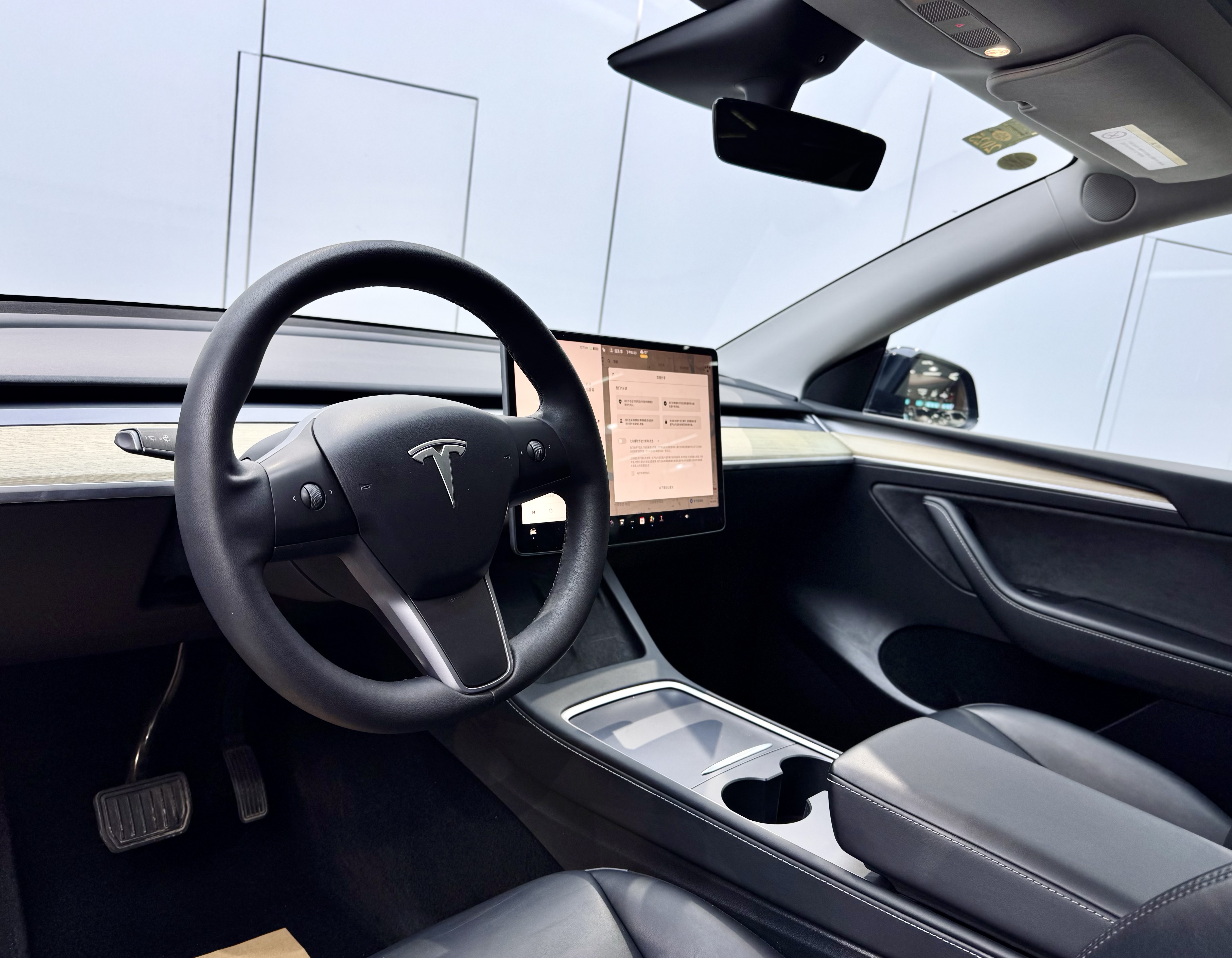 Tesla Model Y 2023 car image #8