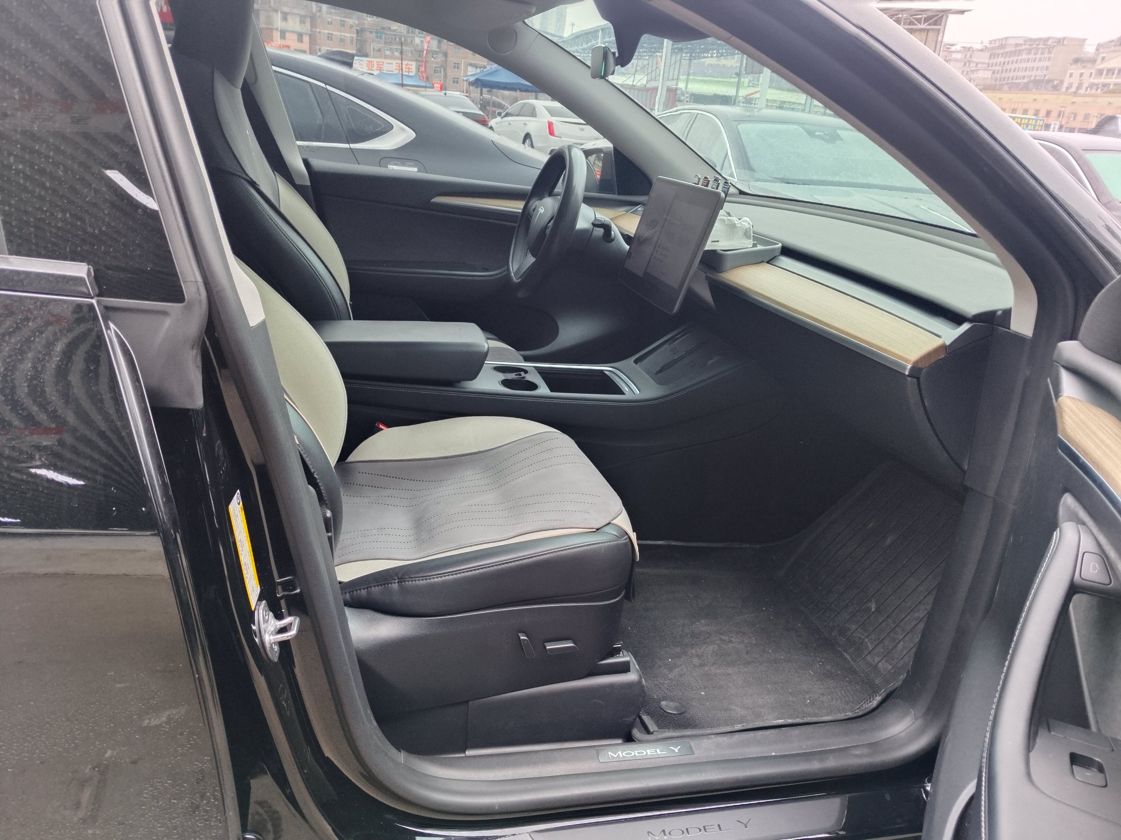 Tesla Model Y 2023 #8 Tesla Model Y 2023 car image #8