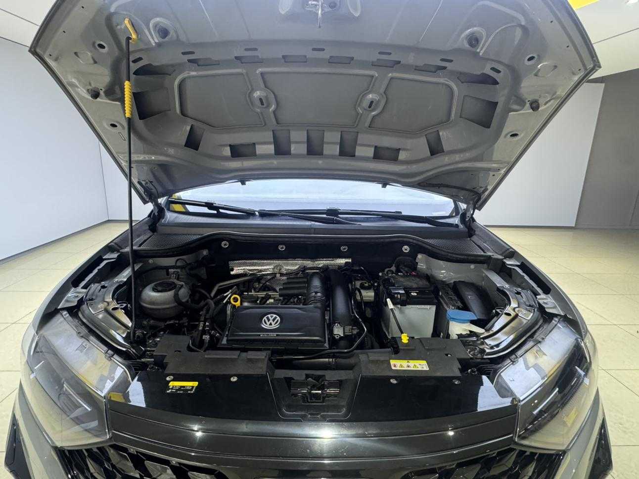 VS5 2023 car image #8