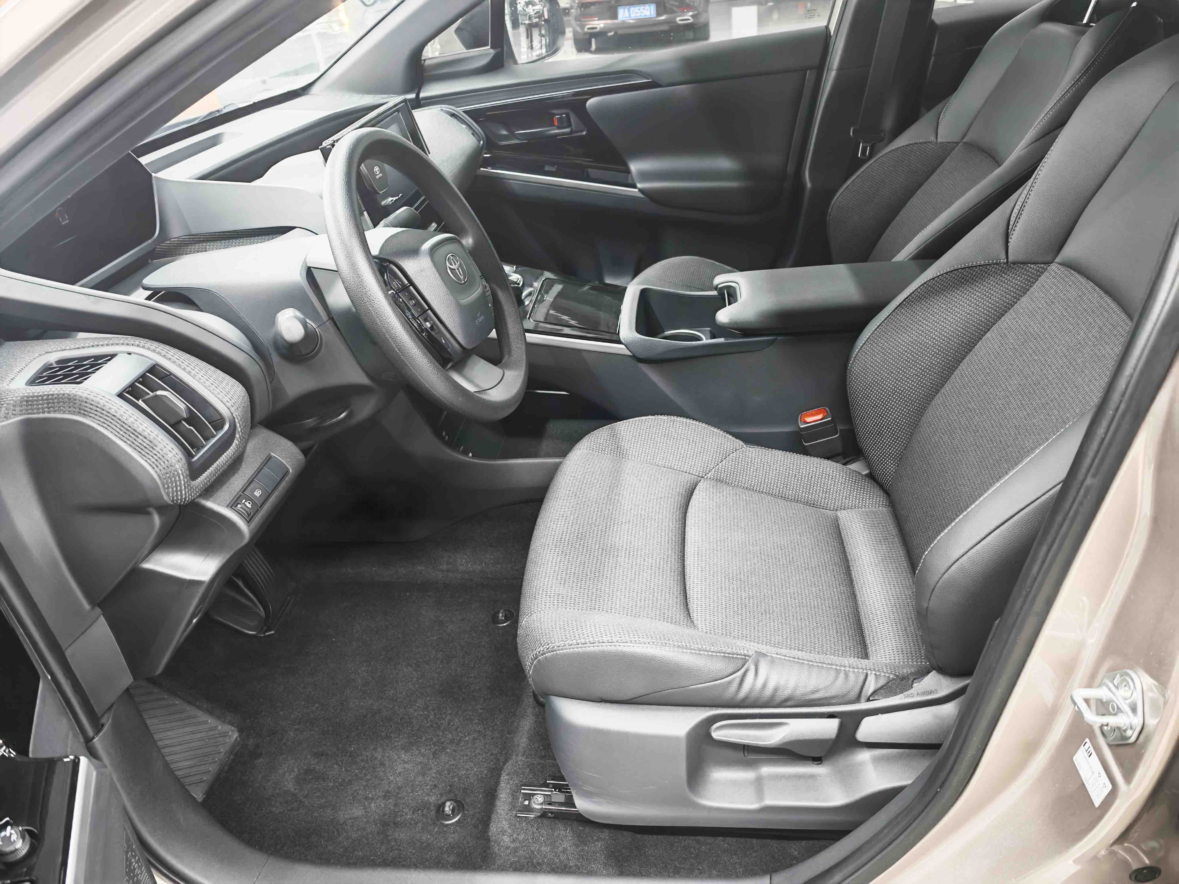 Toyota bZ4X 2022 immagine di auto #8