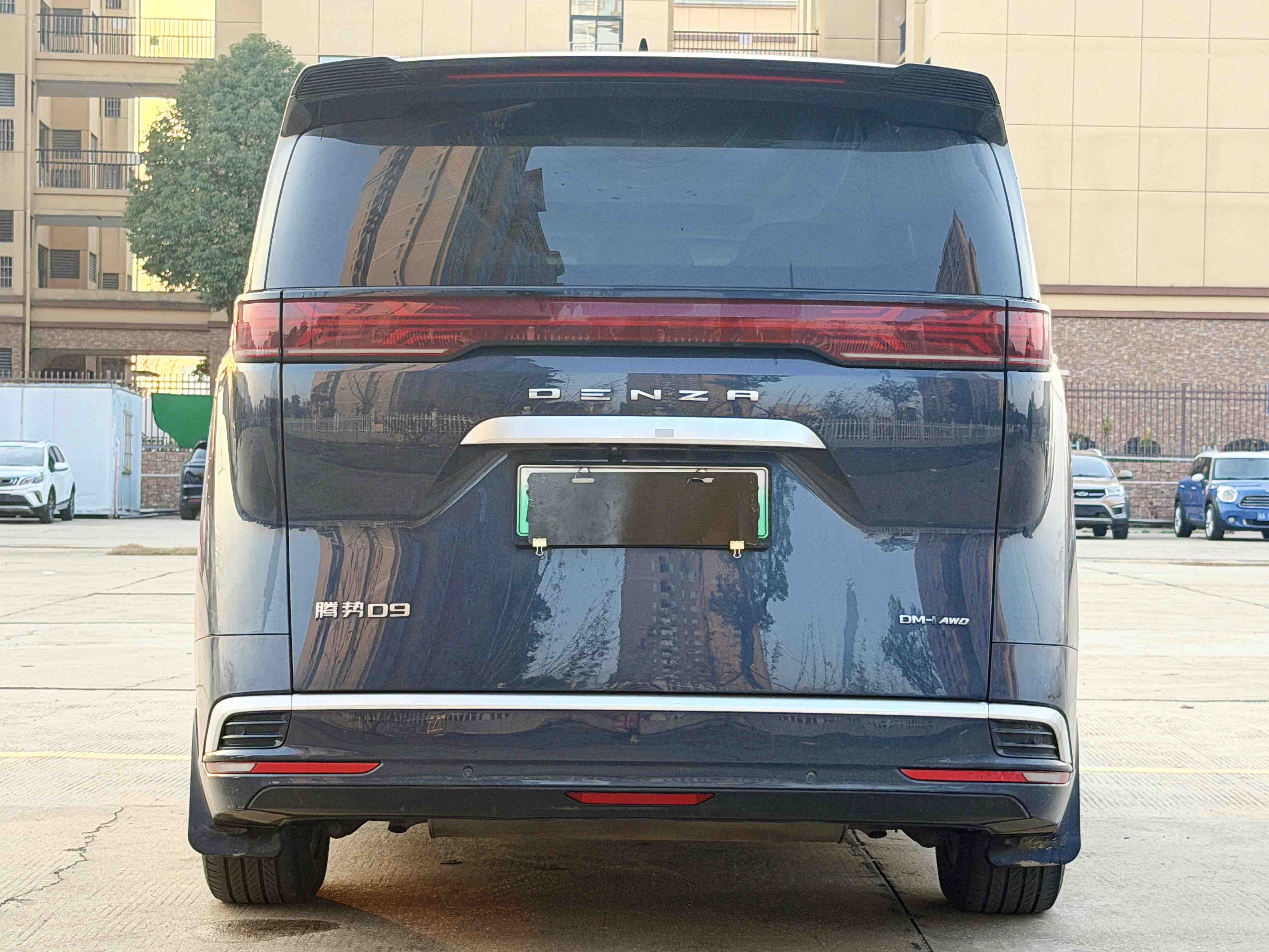 Denza D9 2023 car image #8