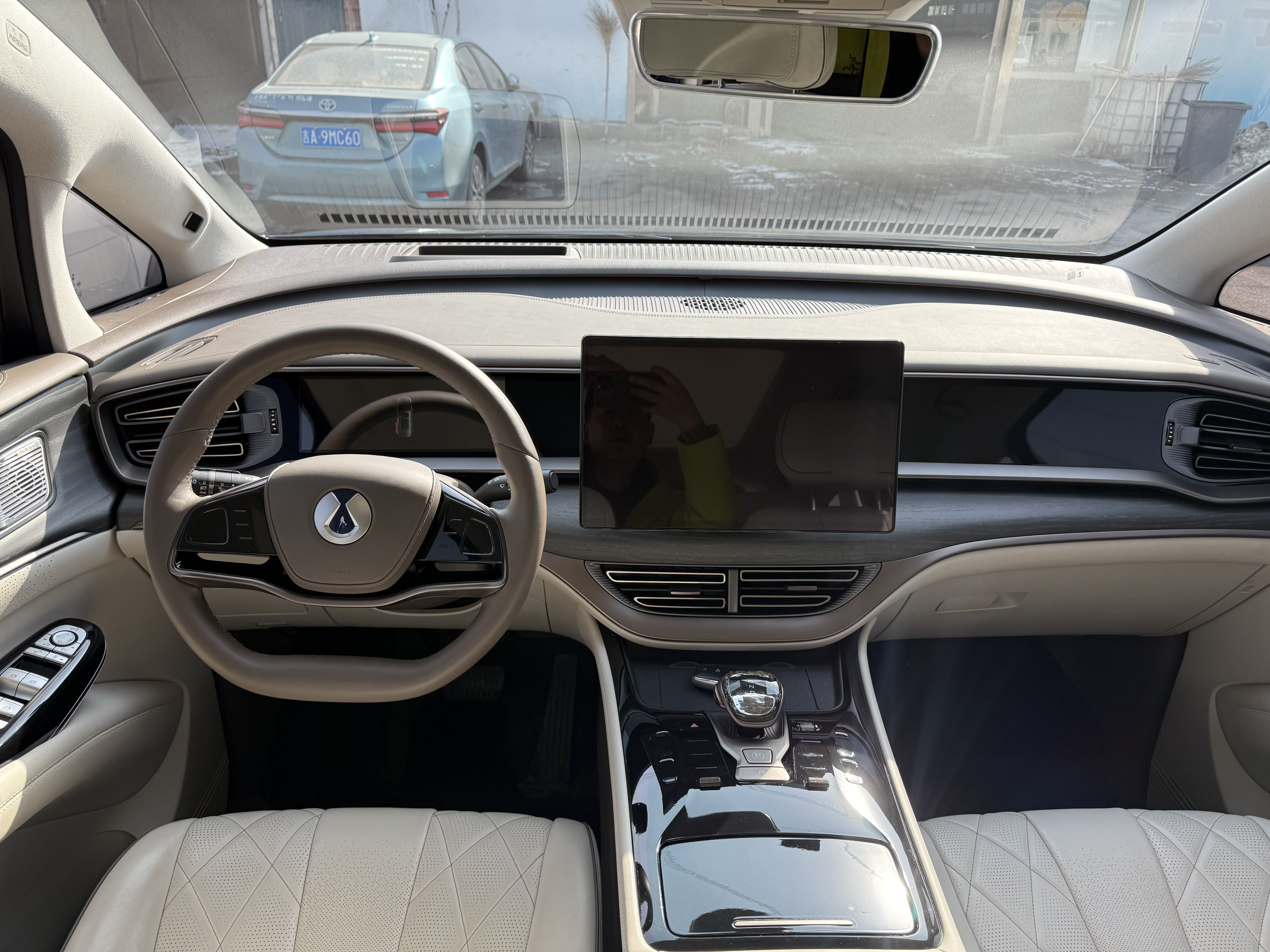 Denza D9 2023 car image #8