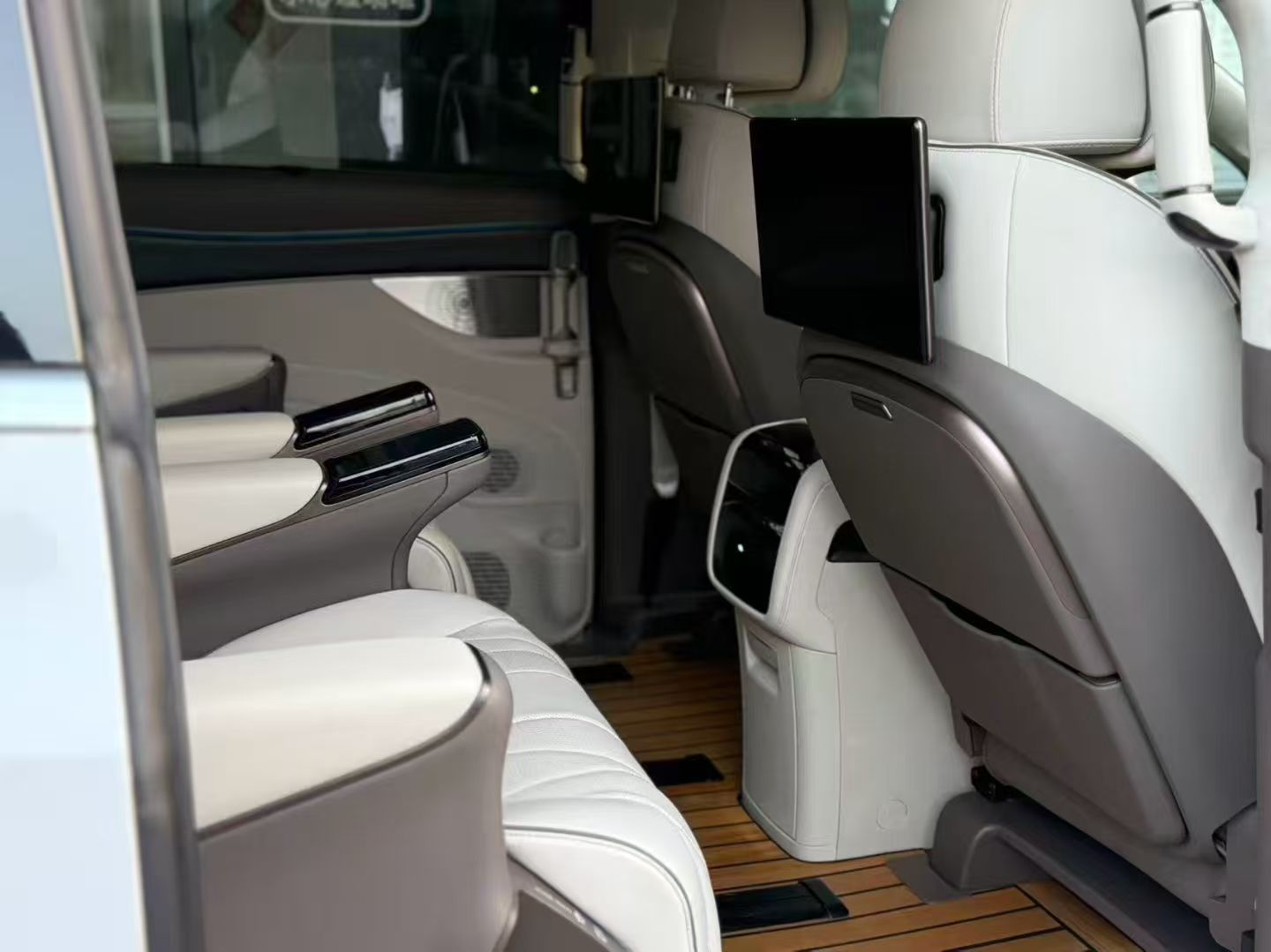 Denza D9 2023 imagen de coche #8