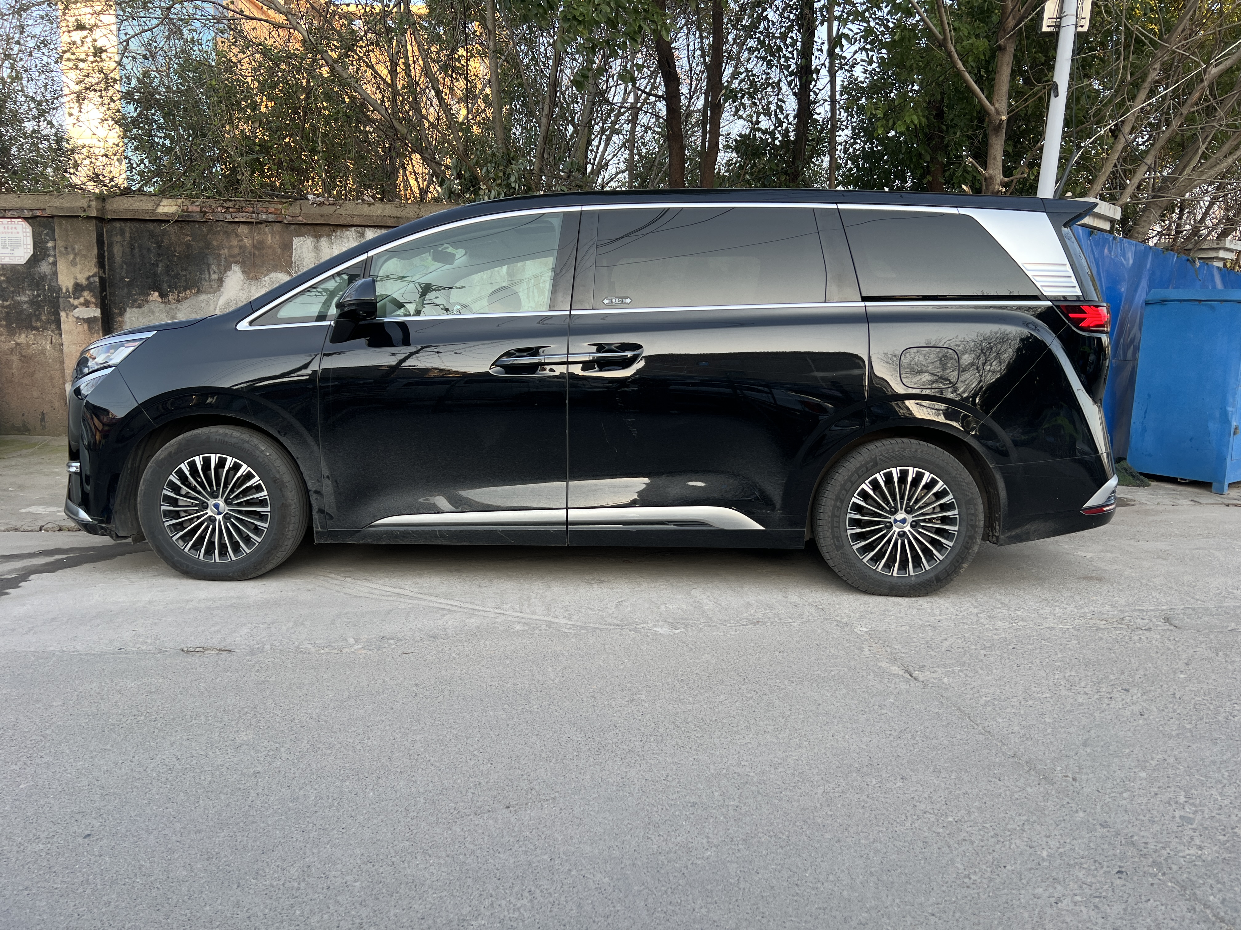 Denza D9 2023 صورة سيارة #8