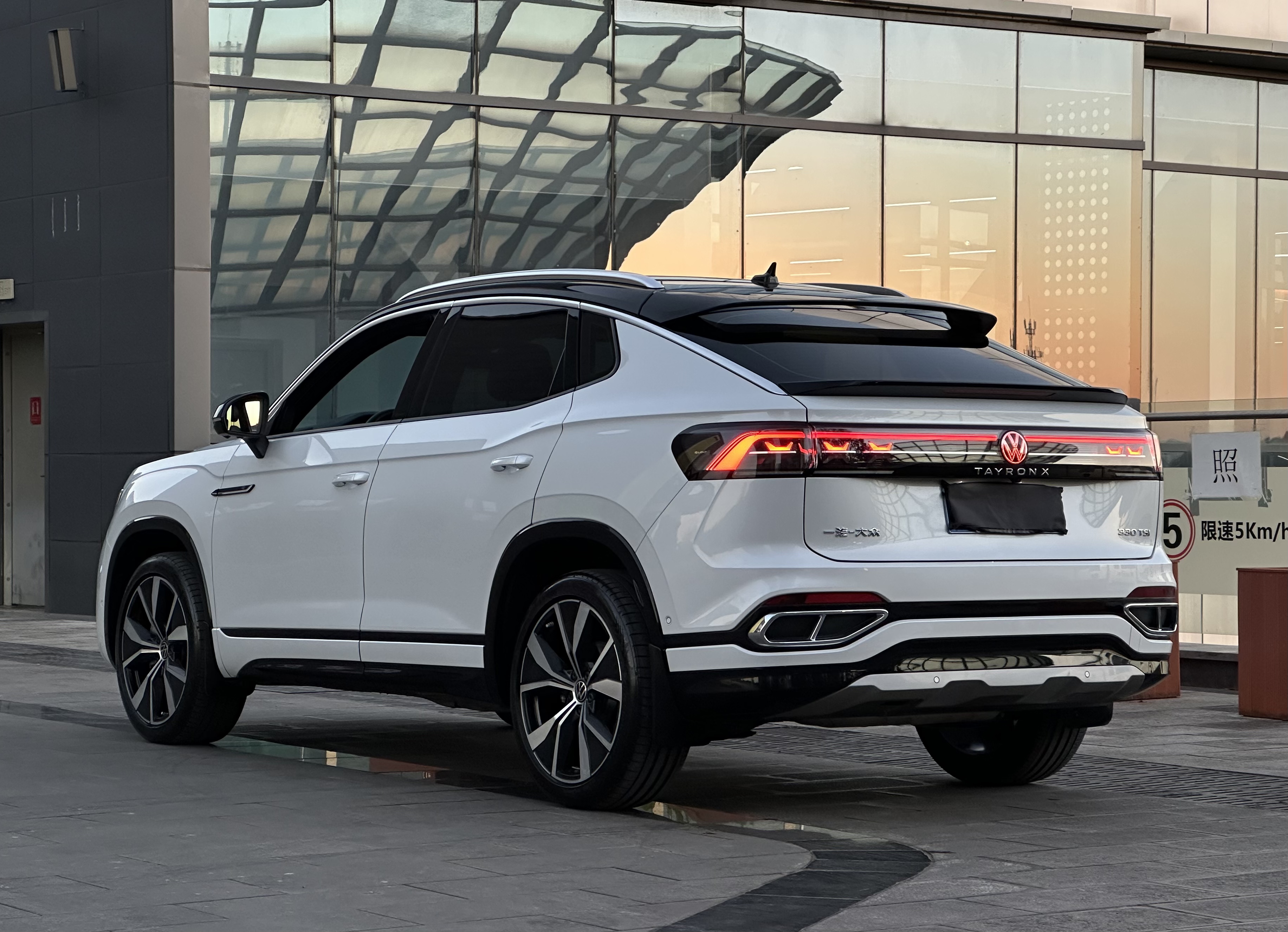 Volkswagen Tayron X 2023 #8 Volkswagen Tayron X 2023 car image #8