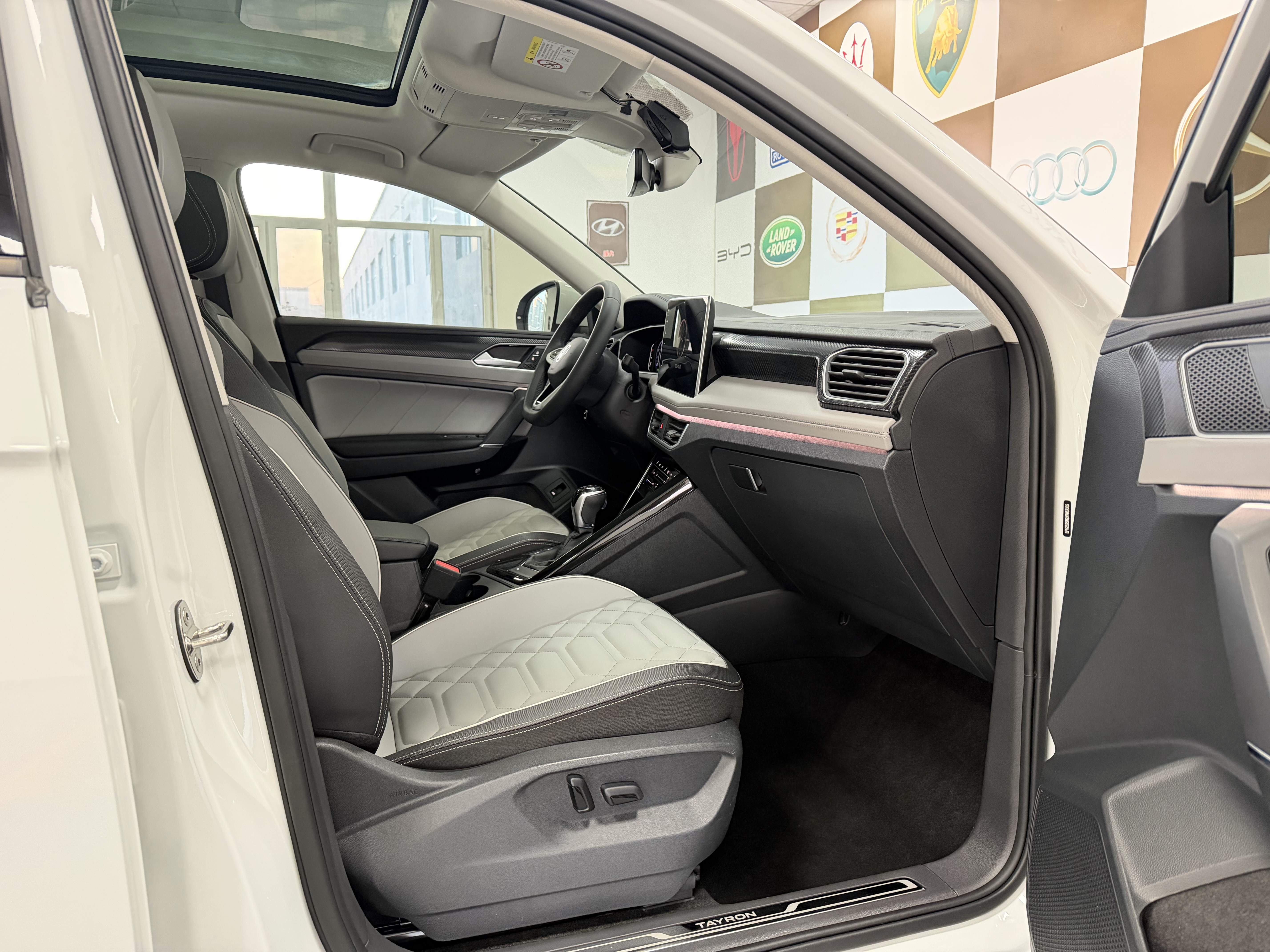 Volkswagen Tayron 2023 immagine di auto #8