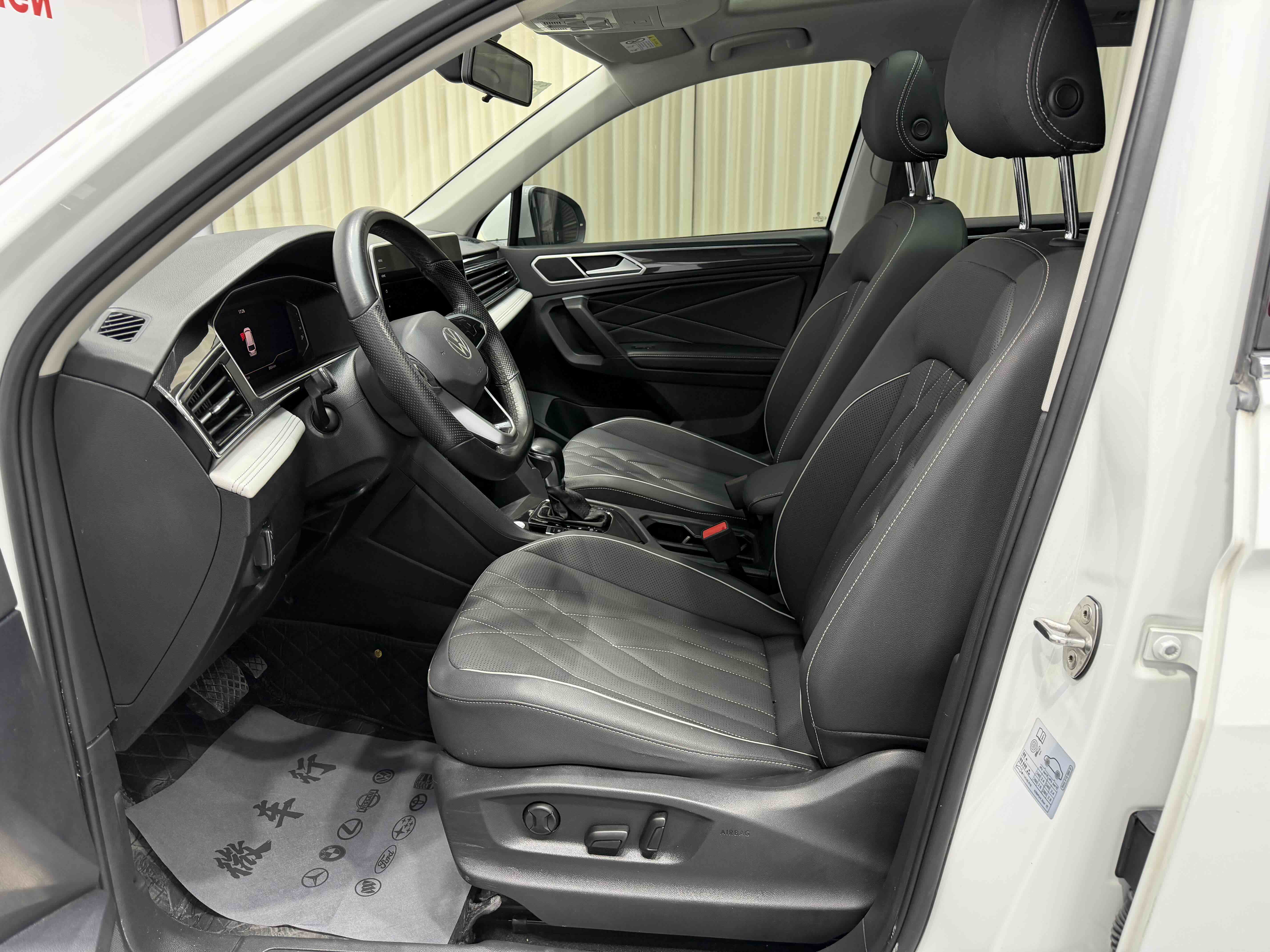 Volkswagen Tiguan L 2023 #8 Volkswagen Tiguan L 2023 car image #8
