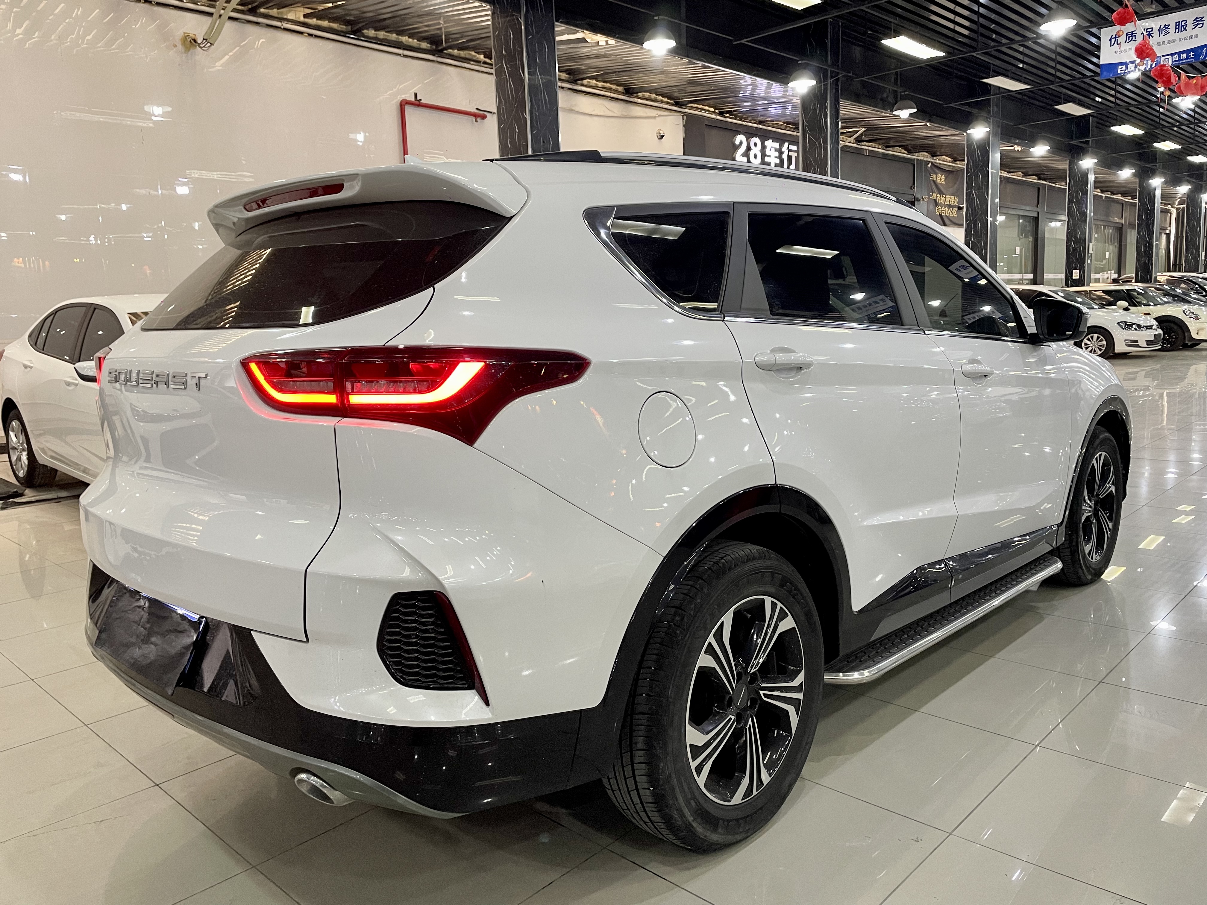 Soueast DX8 S 2023 car image #8