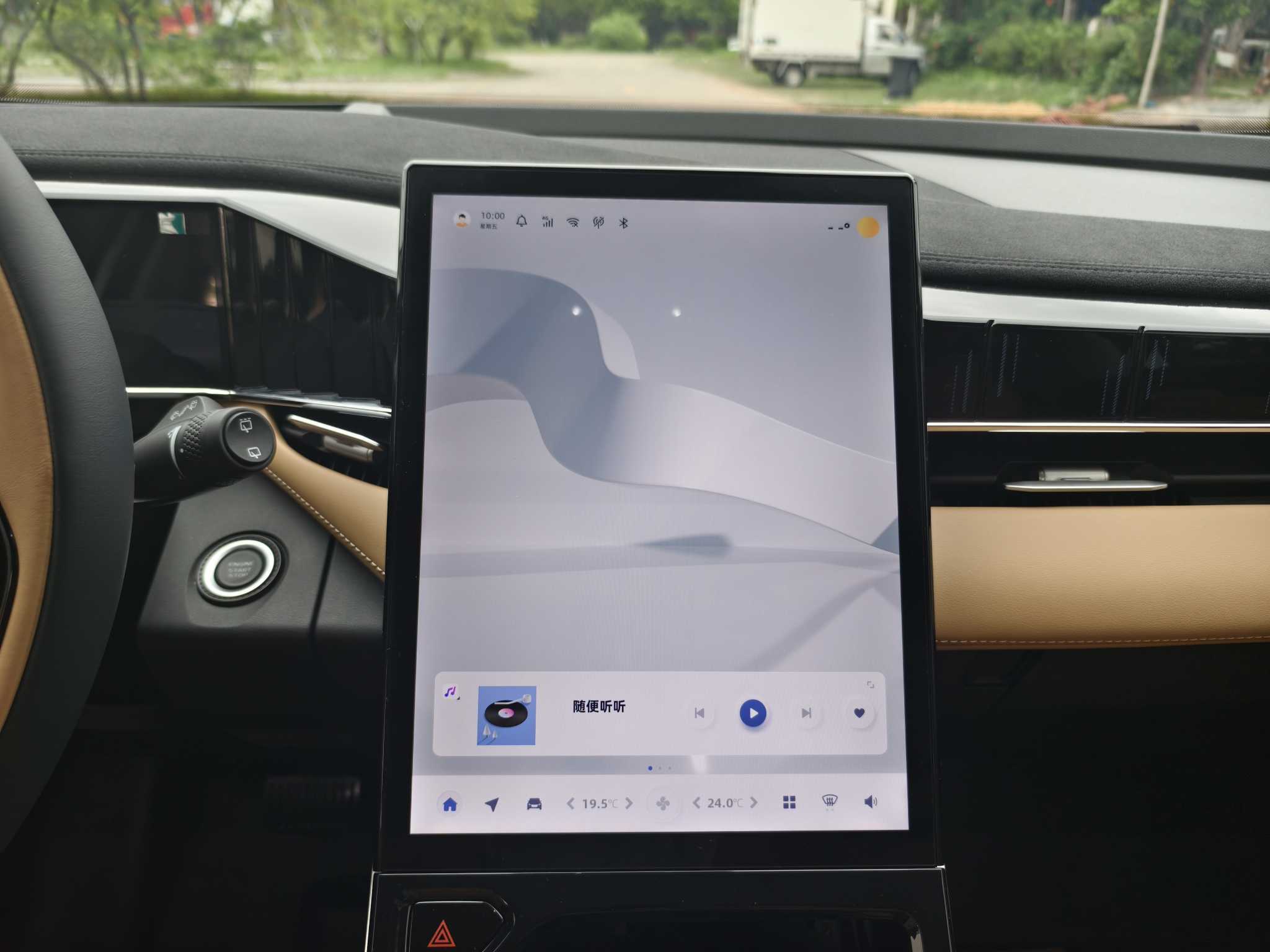 GEELY Boyue L 2023 immagine di auto #8