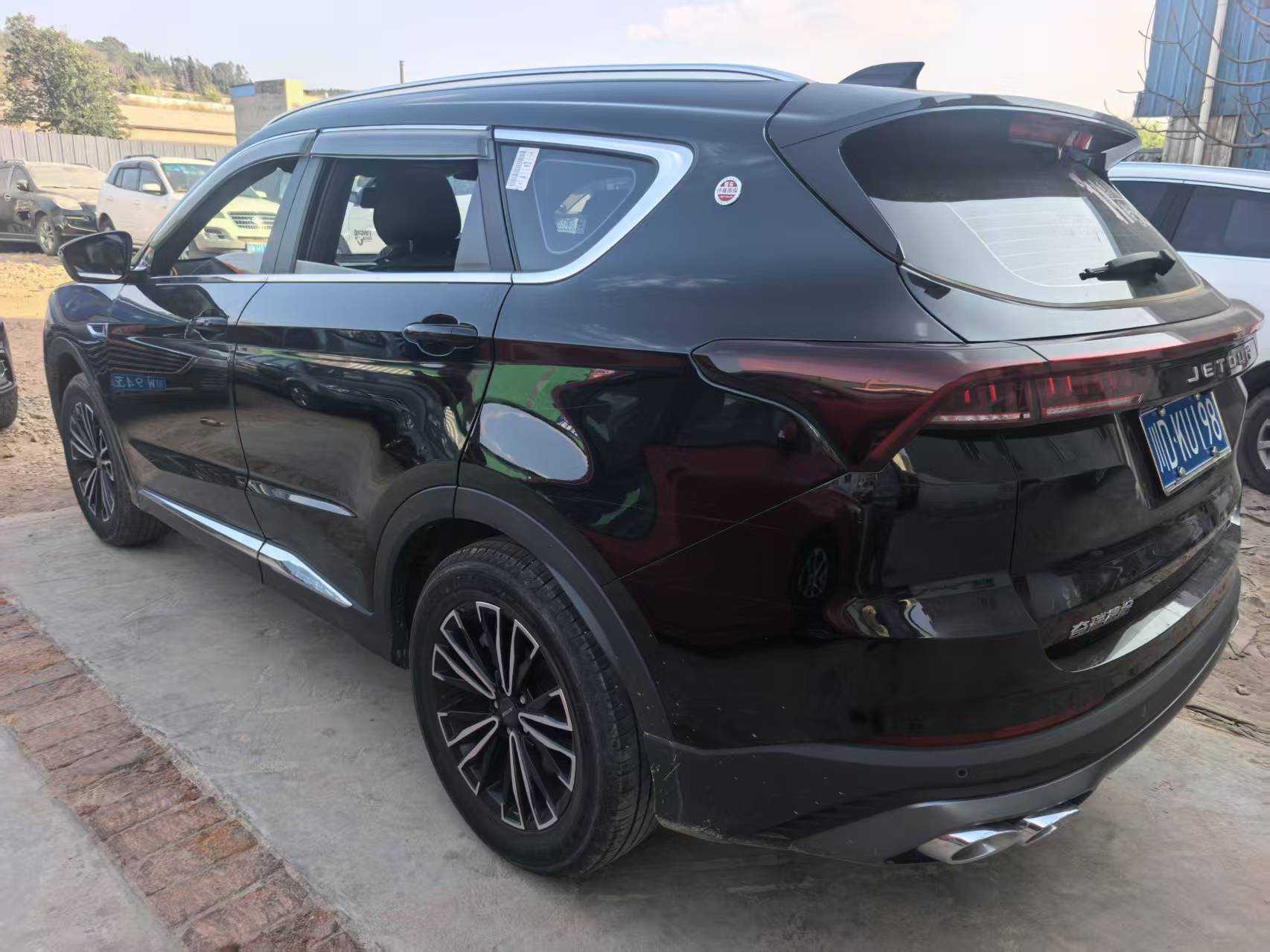 X70 PLUS 2023 car image #8