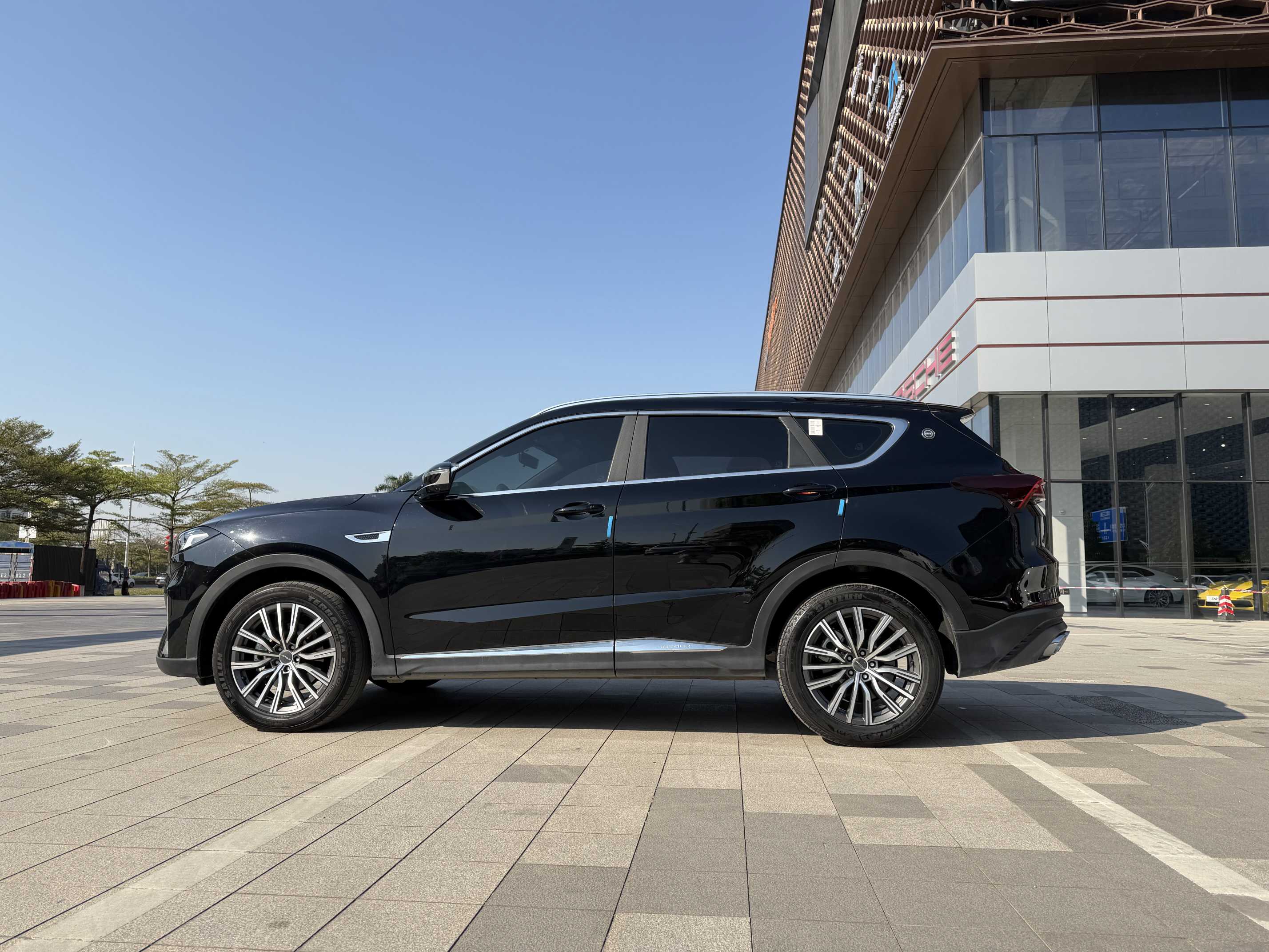 X70 PLUS 2023 car image #8