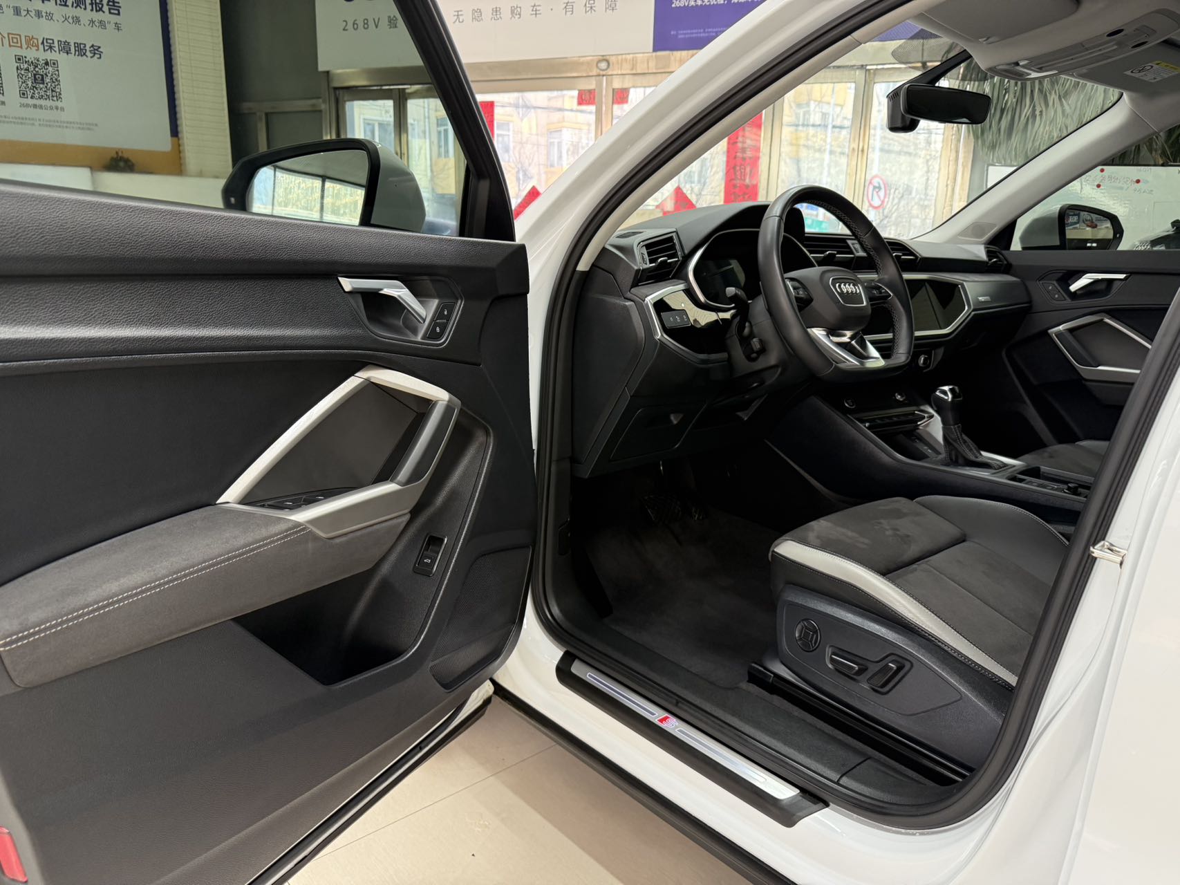 Audi Q3 2023 car image #8