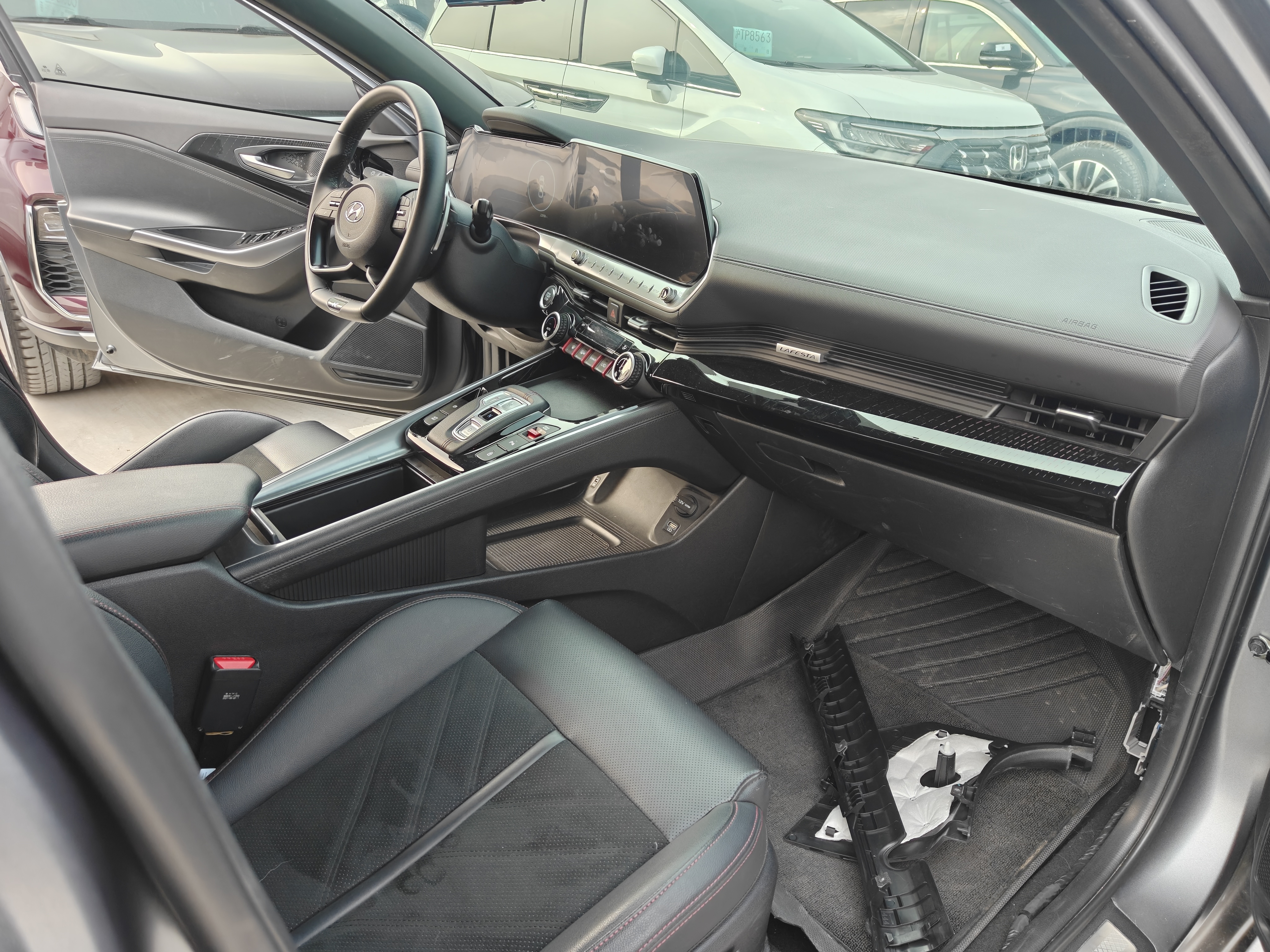 Hyundai Lafesta 2023 car image #8