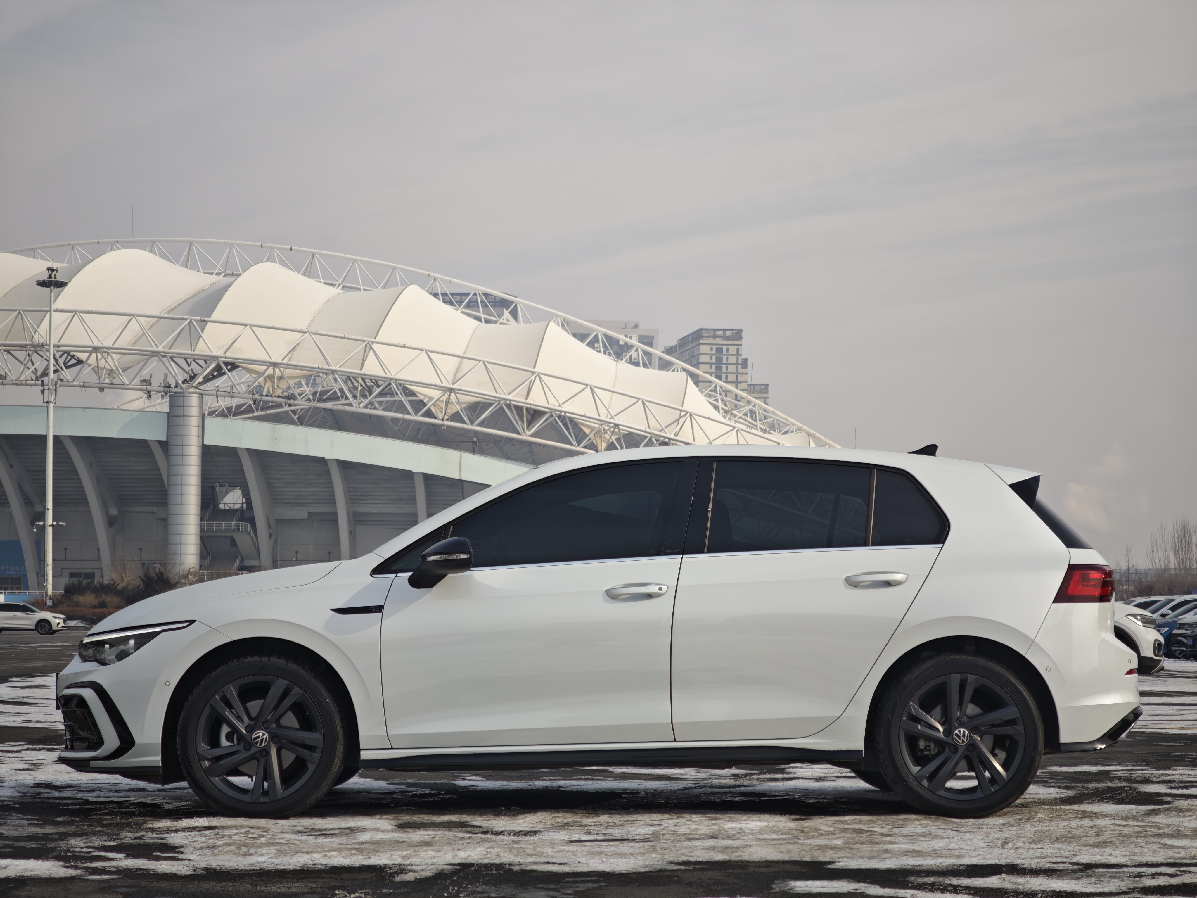 Volkswagen Golf 2023 car image #8