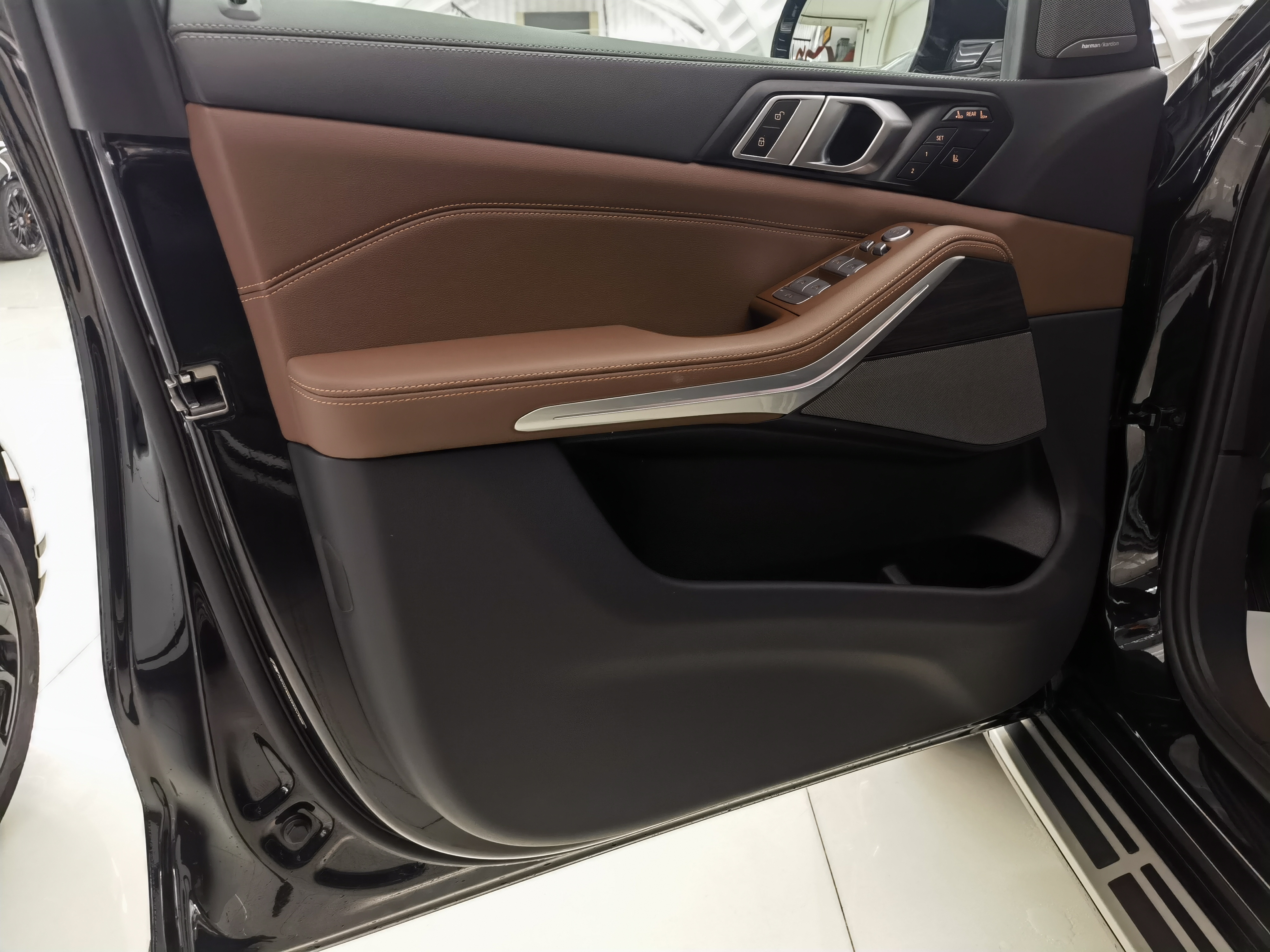 BMW X7 2024 car image #8