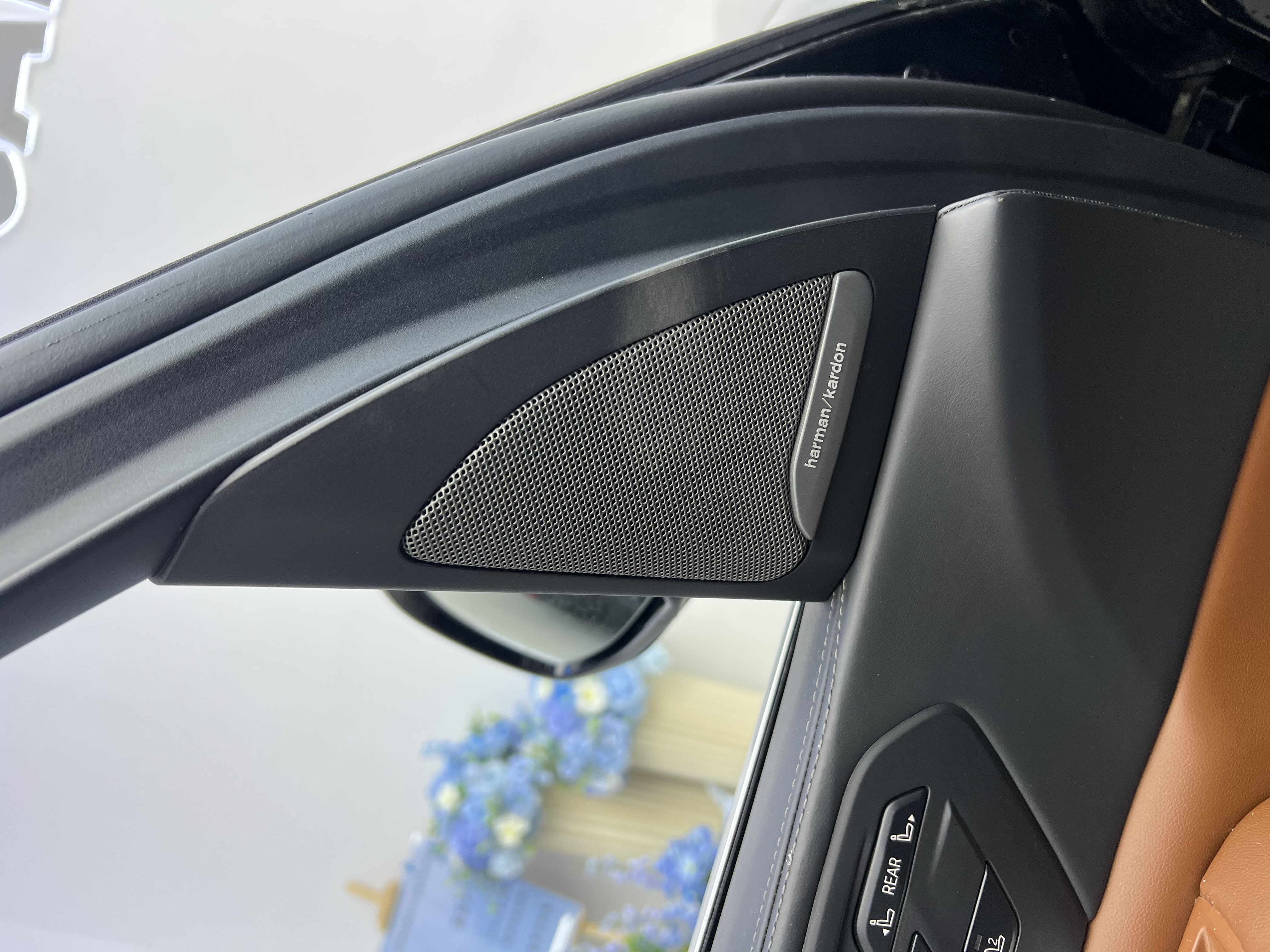 BMW X7 M60i 2023 immagine di auto #8