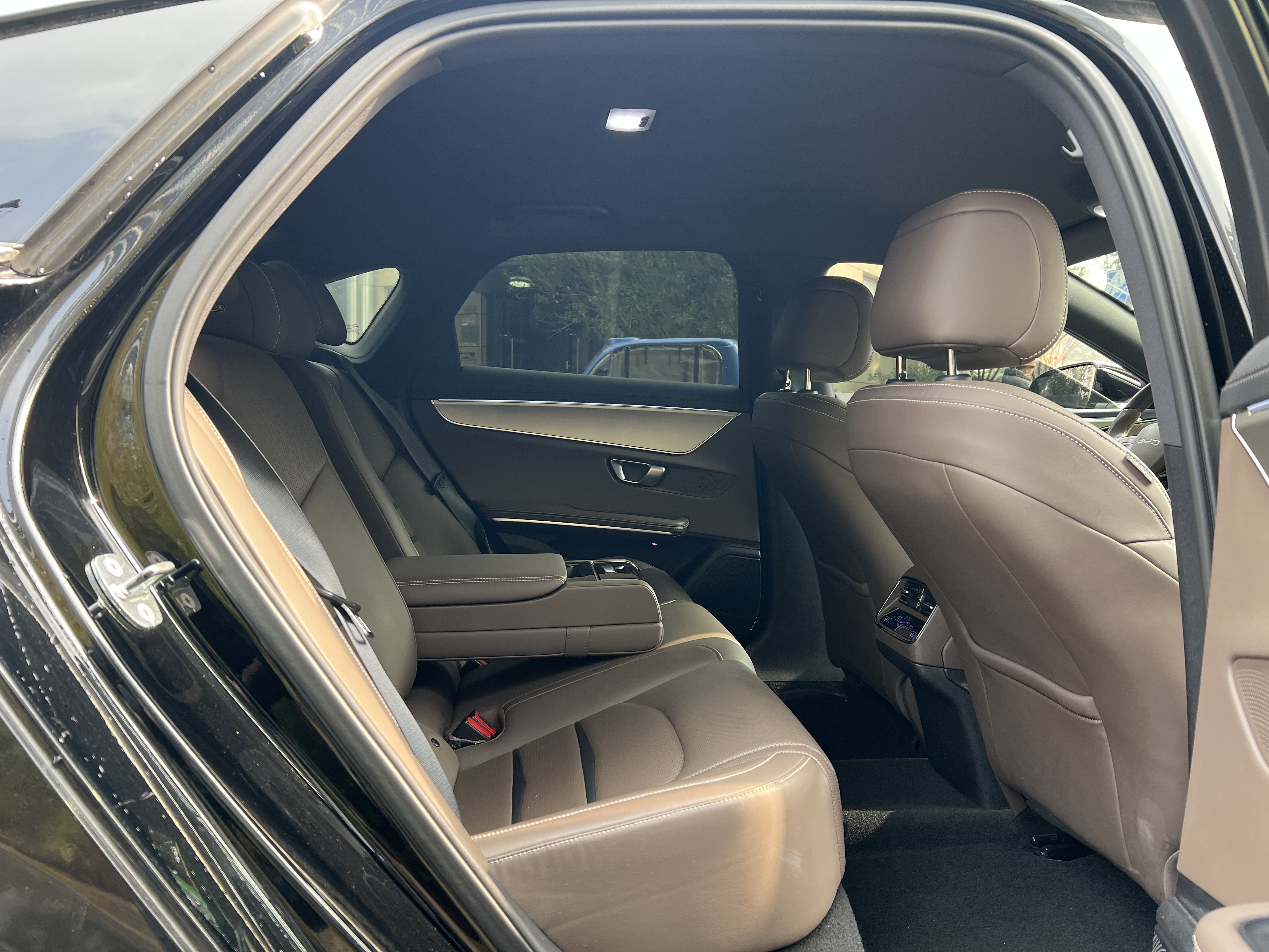 BYD e9 2022 car image #8