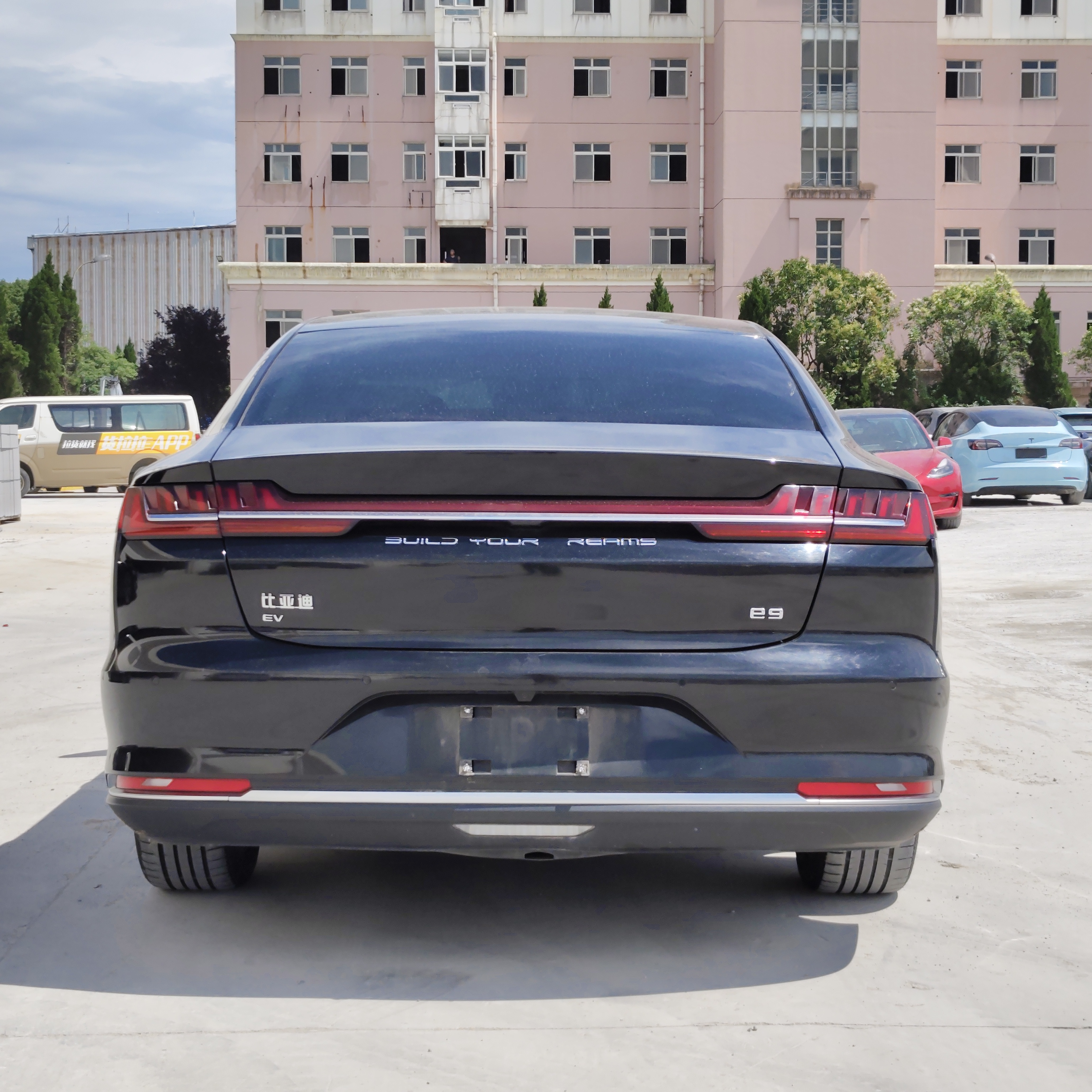 BYD e9 2022 car image #8