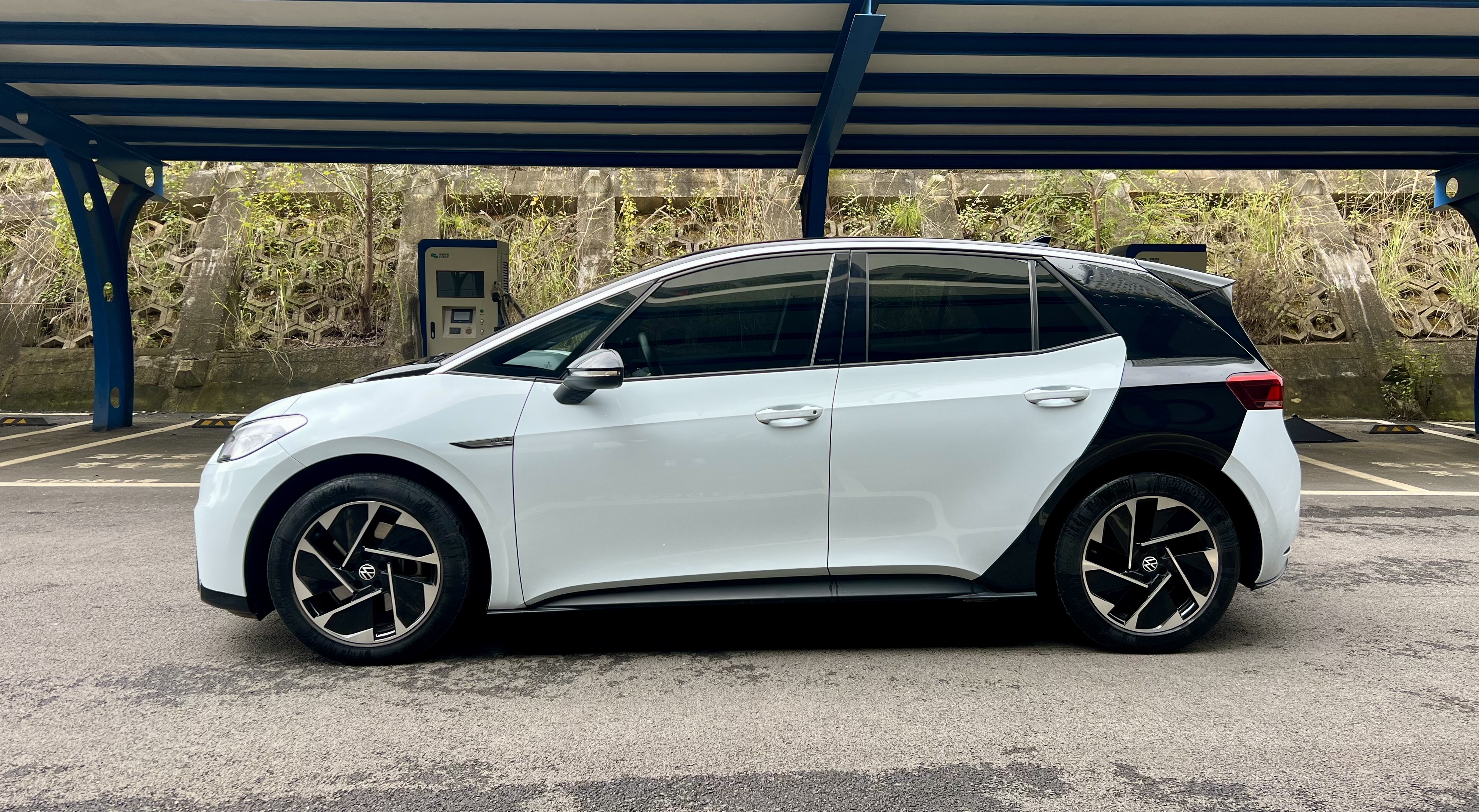 Volkswagen ID.3 2024 immagine di auto #8