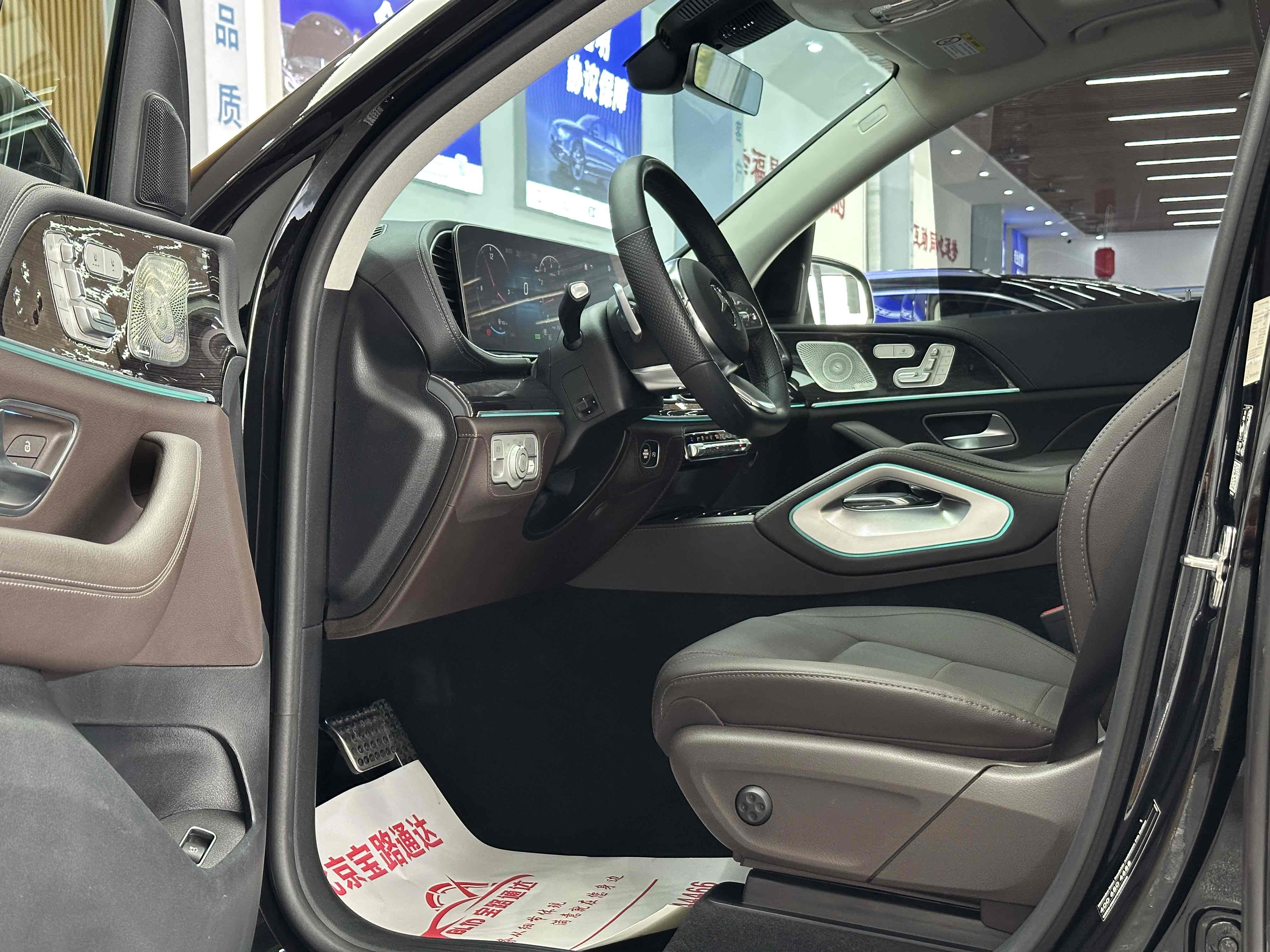 Mercedes-Benz GLS Class 2023 immagine di auto #8