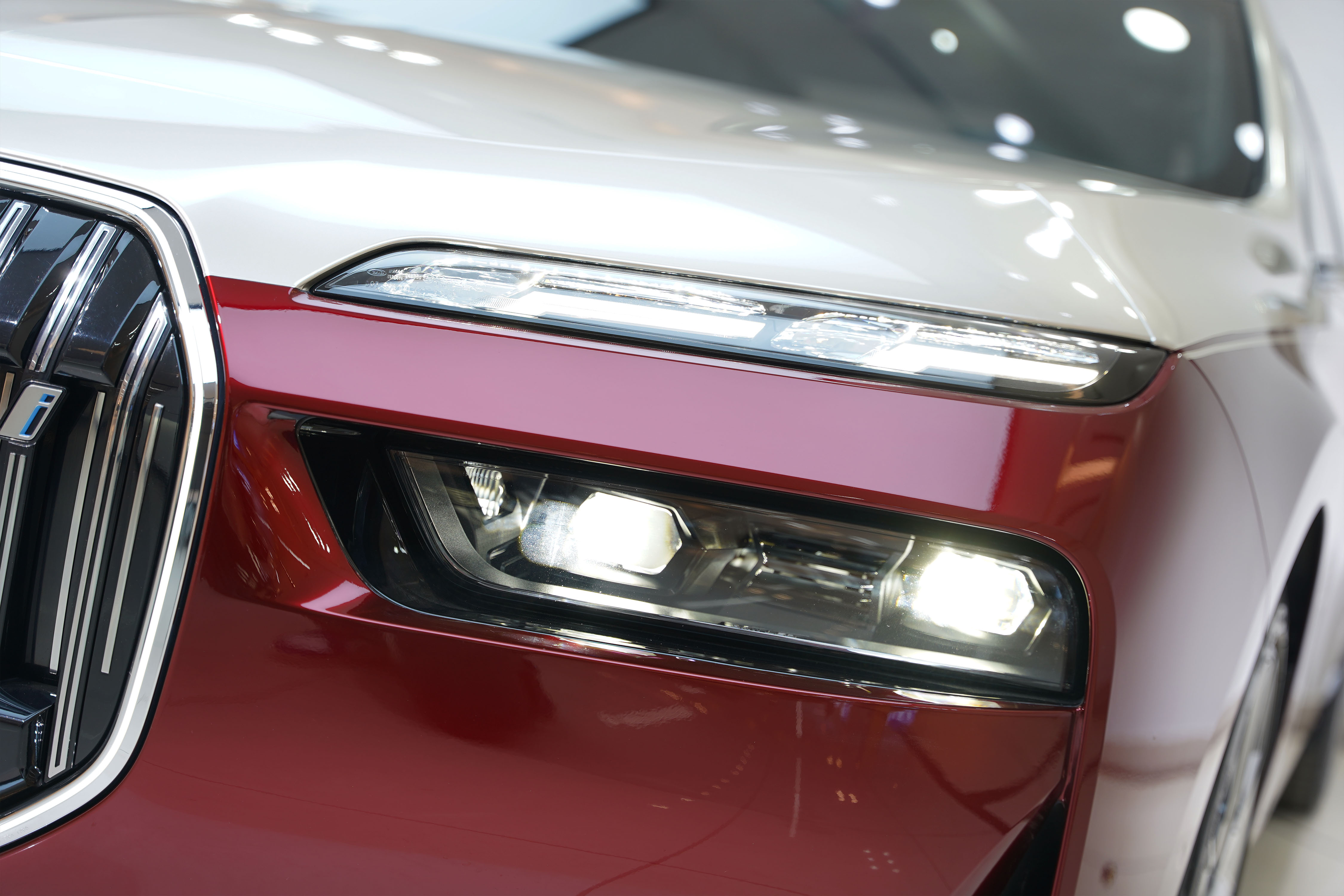 BMW i7 2023 car image #8