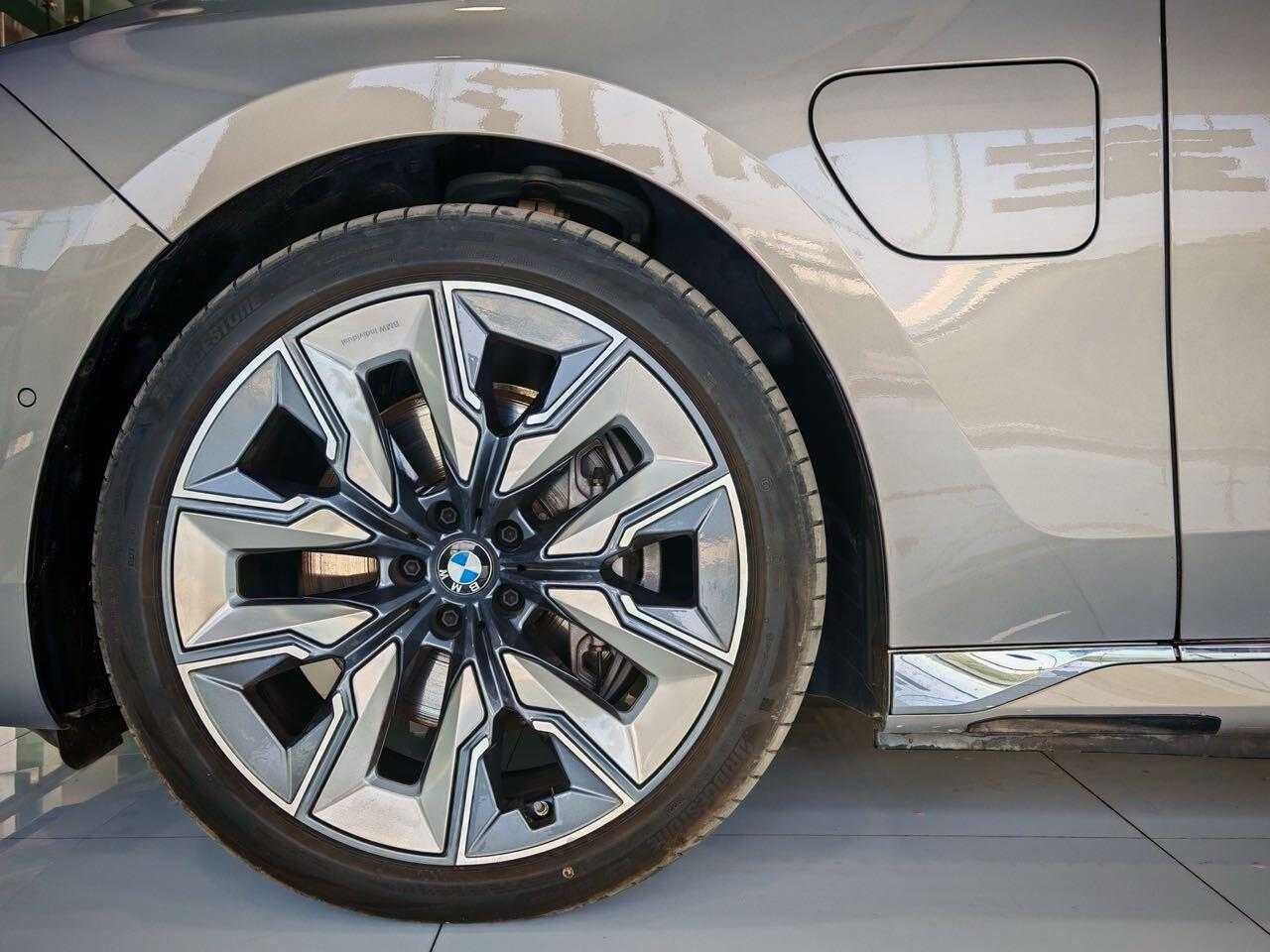 BMW i7 2022 immagine di auto #8