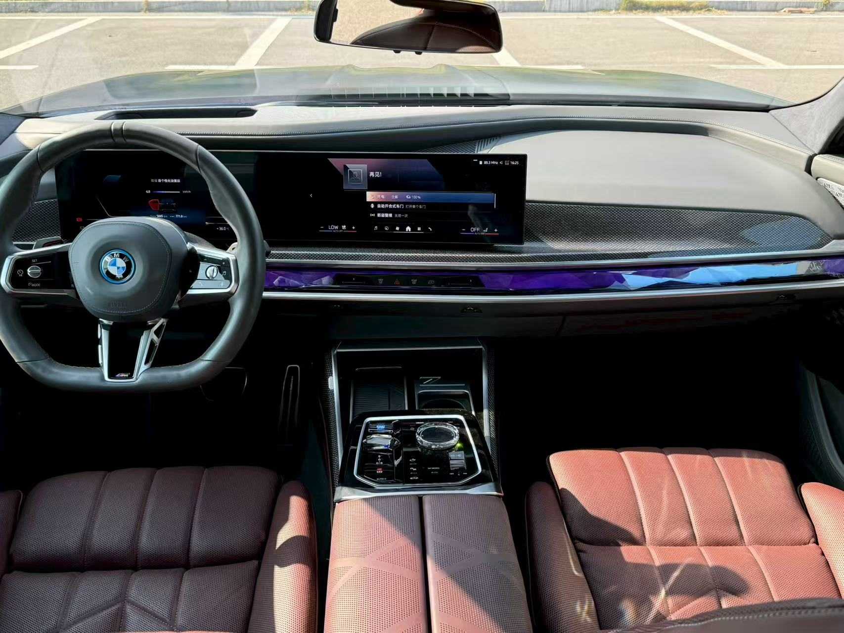 BMW i7 M70L 2023 #8 BMW i7 M70L 2023 car image #8